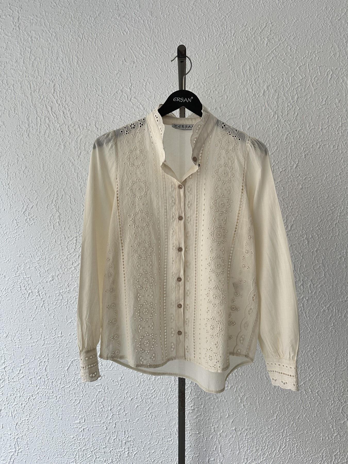 Güpürlü Gömlek Bej