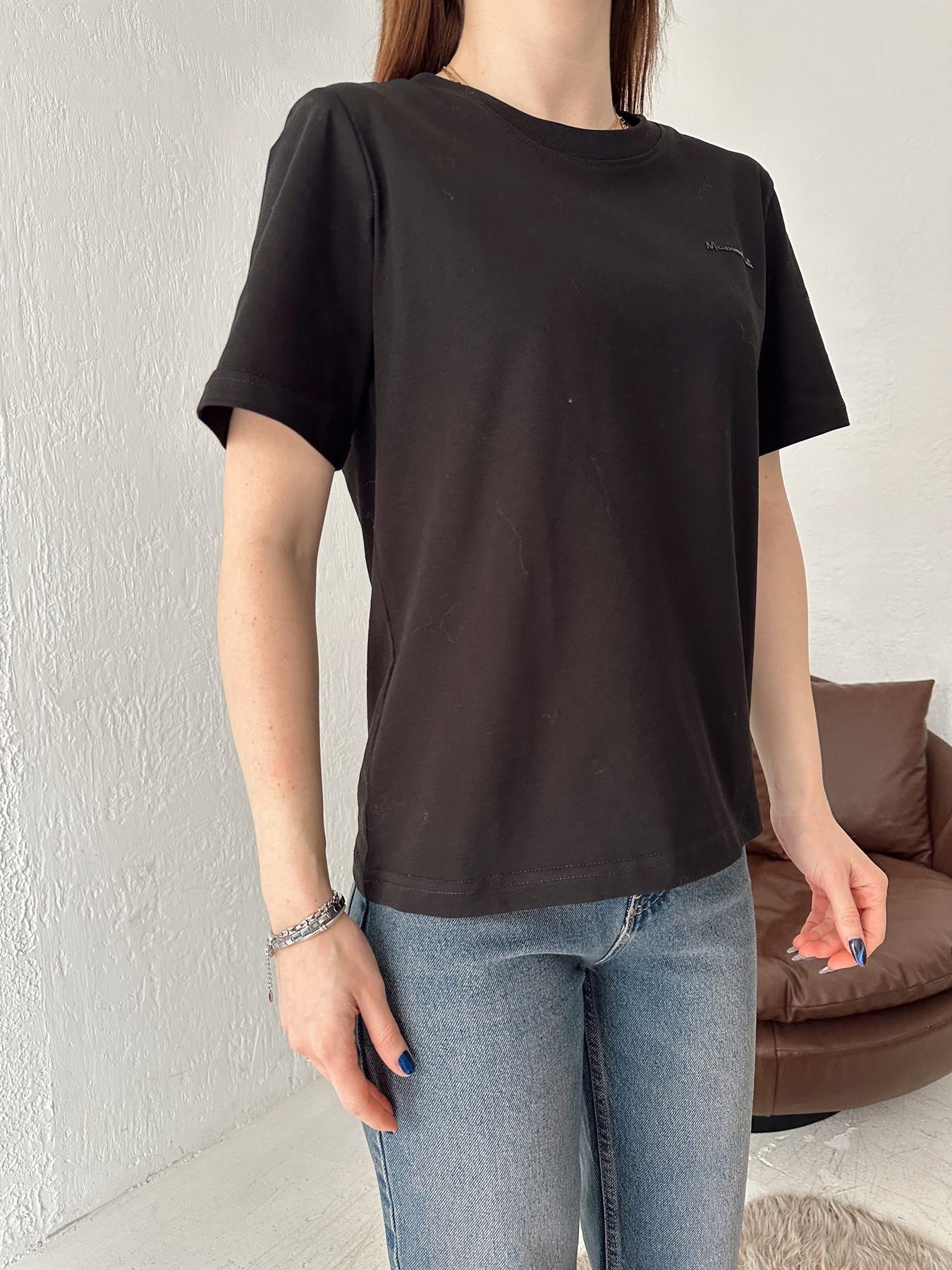 Kabartmalı Yazılı Tişört SİYAH