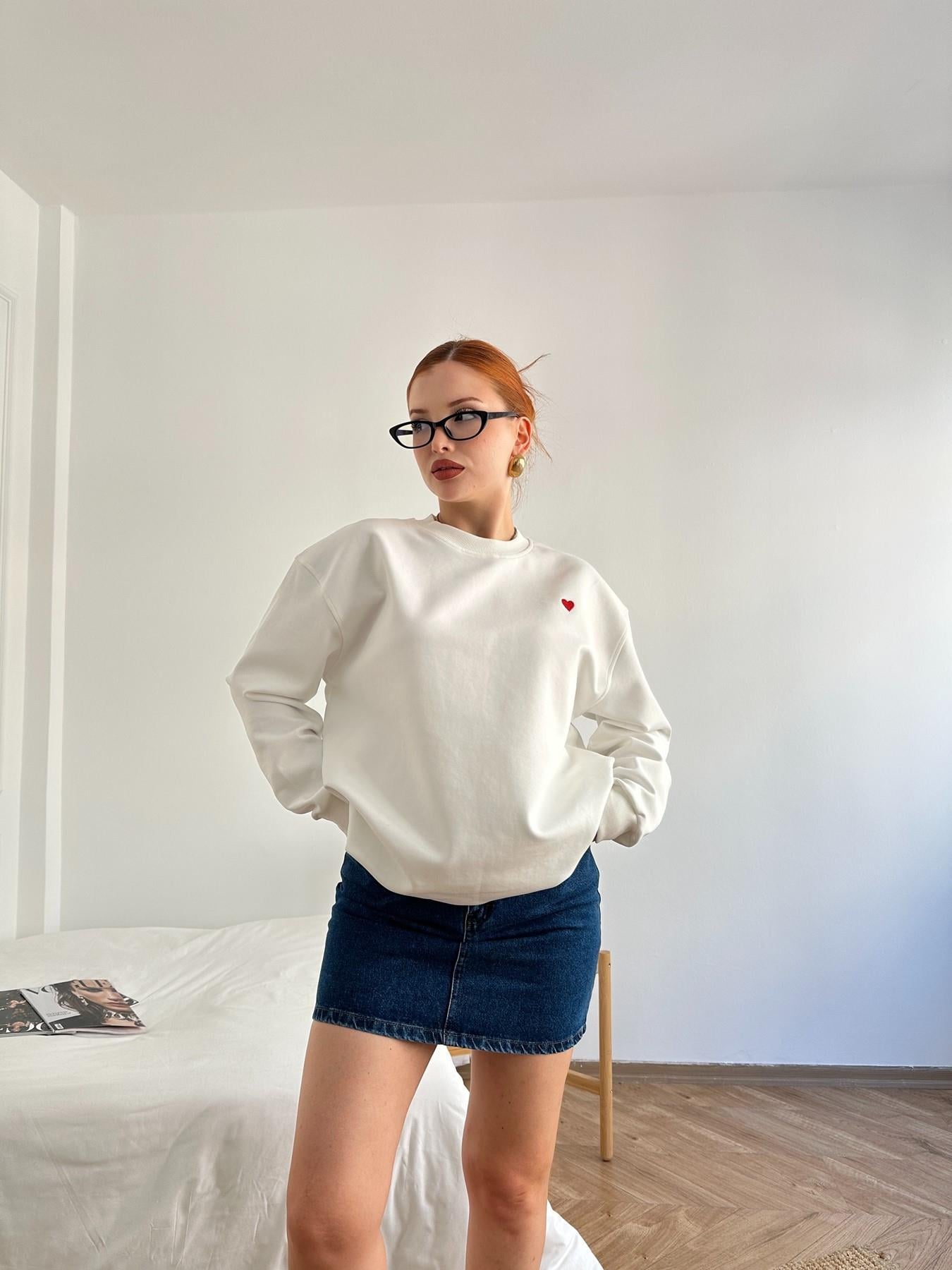 Kalp Nakışlı Sweatshirt Ekru