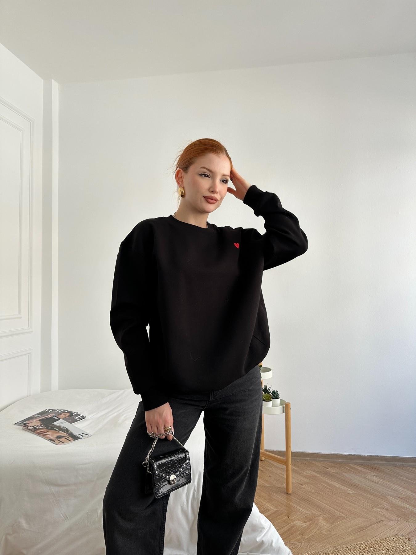 Kalp Nakışlı Sweatshirt Siyah