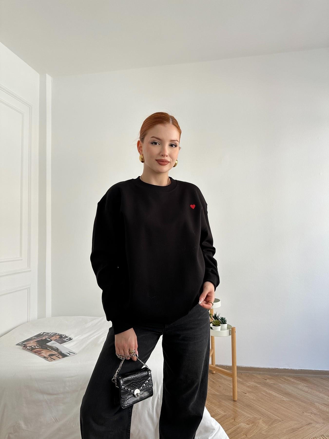 Kalp Nakışlı Sweatshirt Siyah