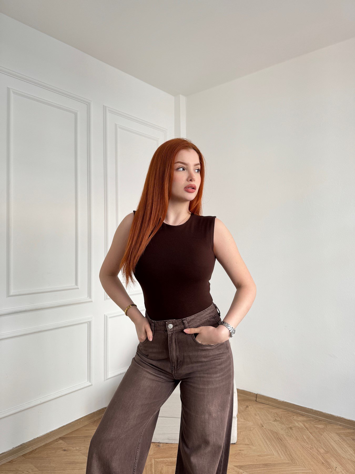 Kayık Yaka Kolsuz Basic Badi Kahve