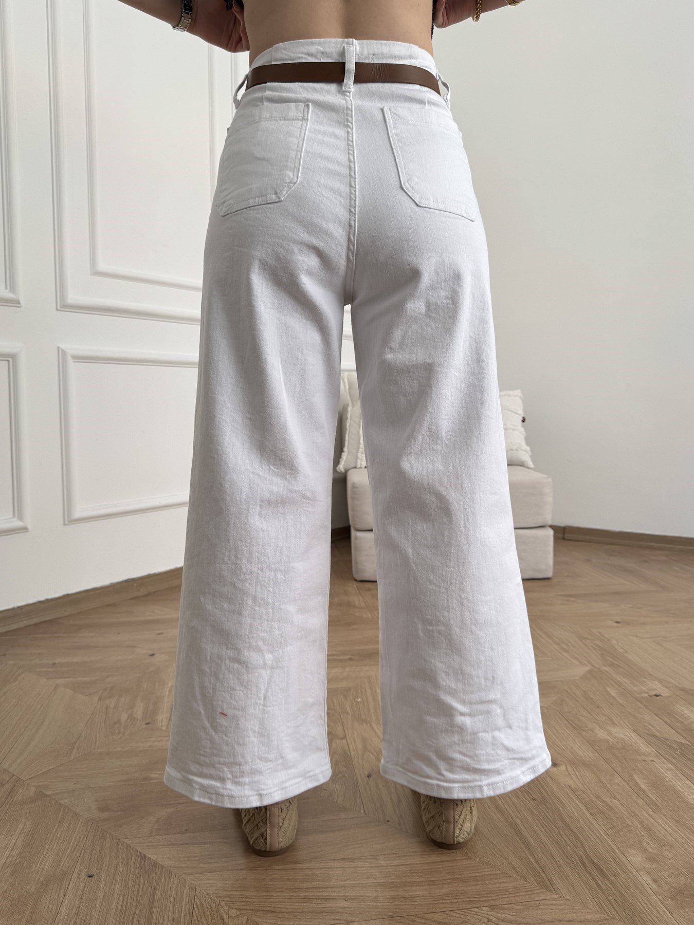 Kemerli Bol Paça Cepsiz Pantolon Beyaz