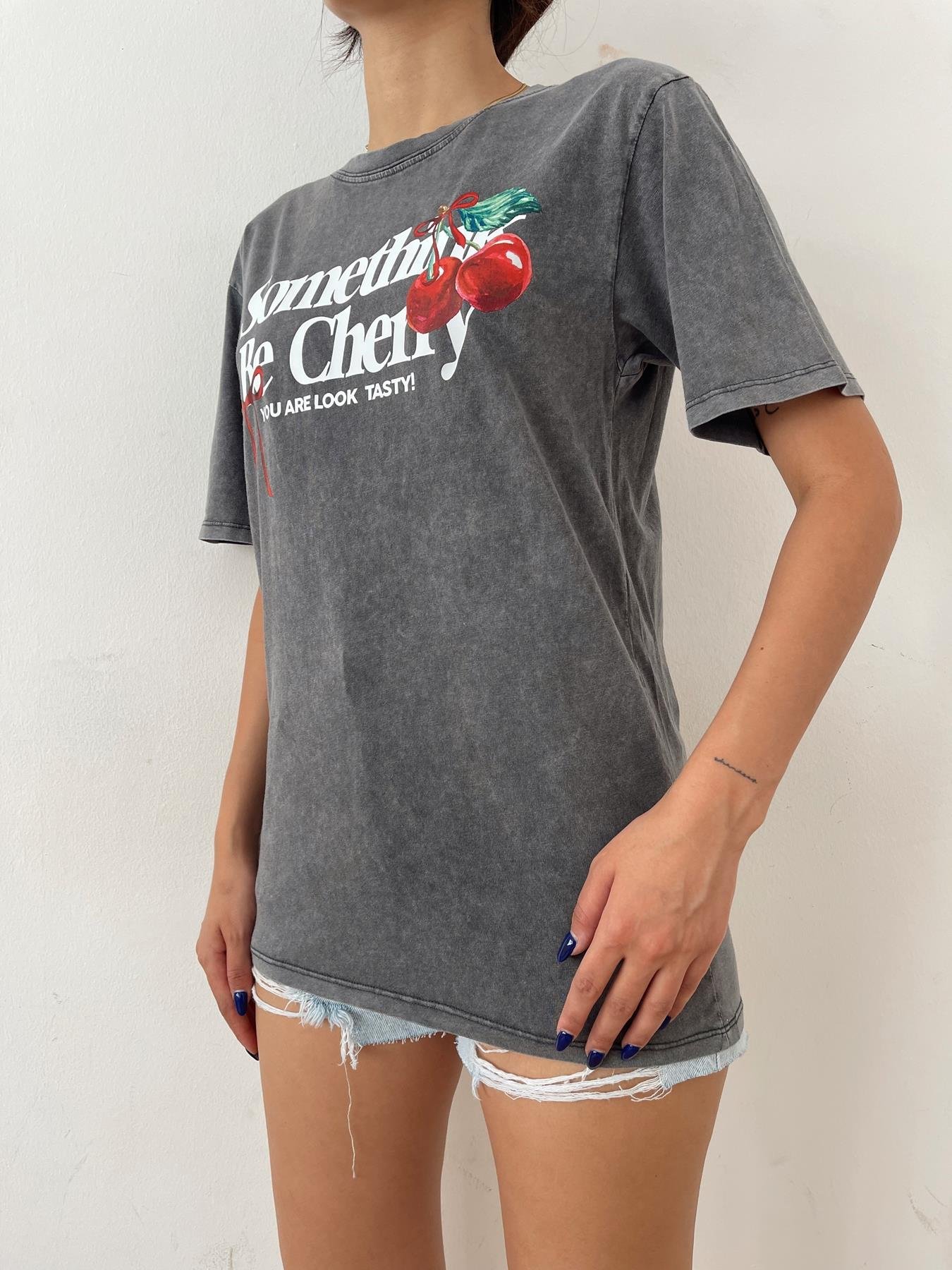 Kiraz Baskılı Tişört Antrasit