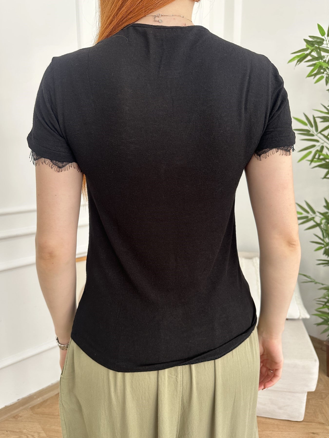 Kolları Dantel Detay T-shirt Siyah