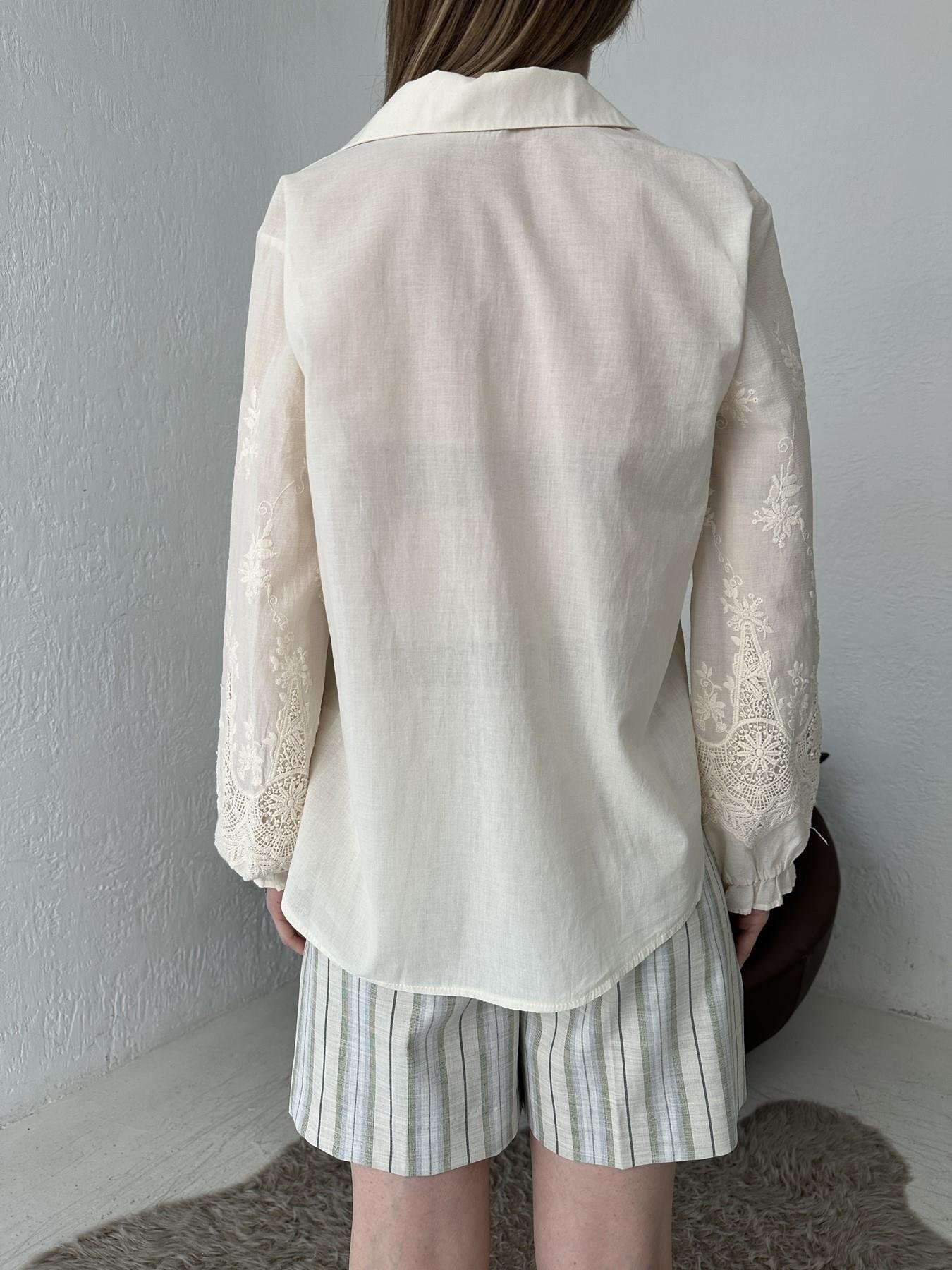 Kolları Dantelli Gömlek Bej