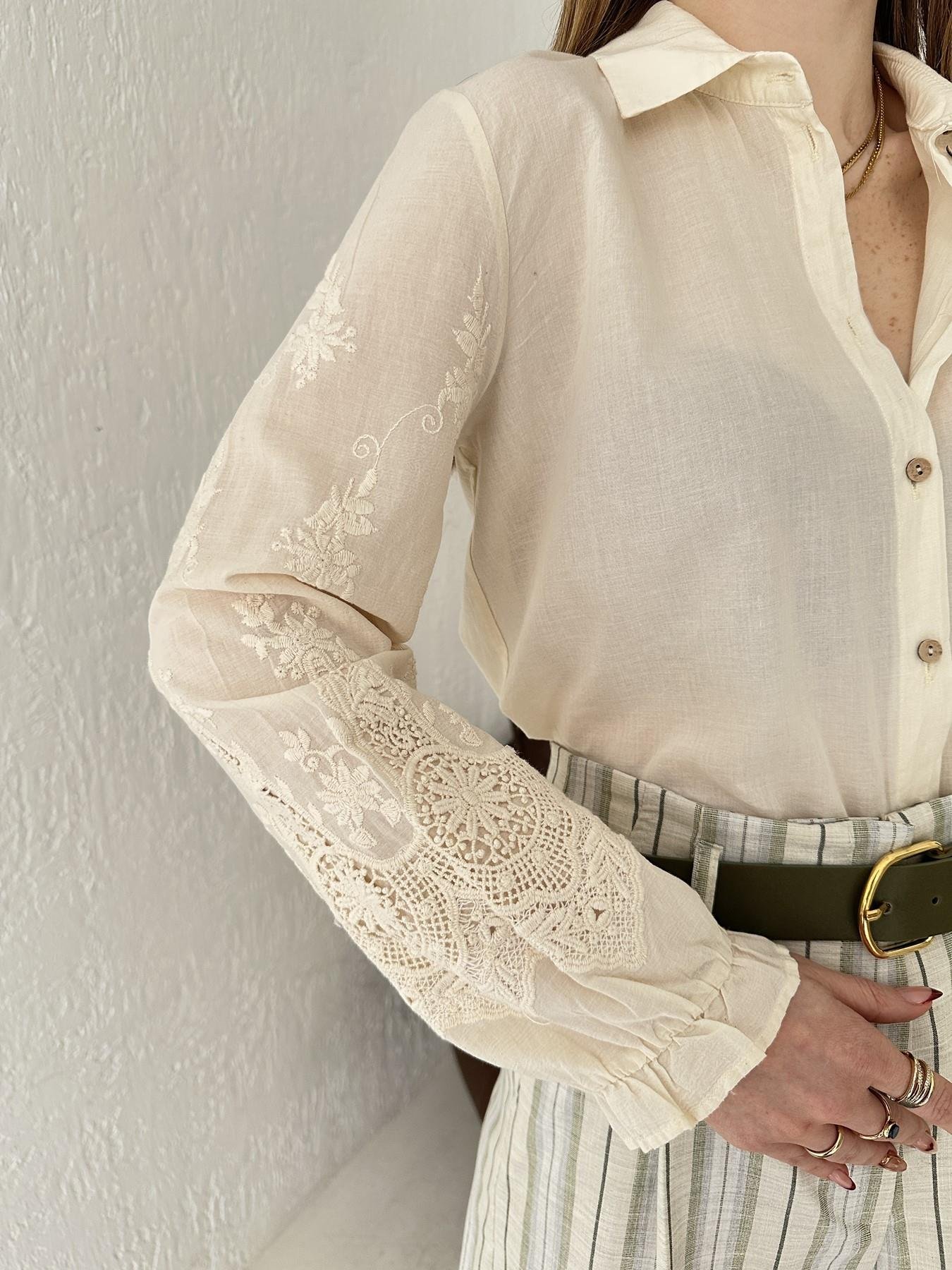 Kolları Dantelli Gömlek Bej