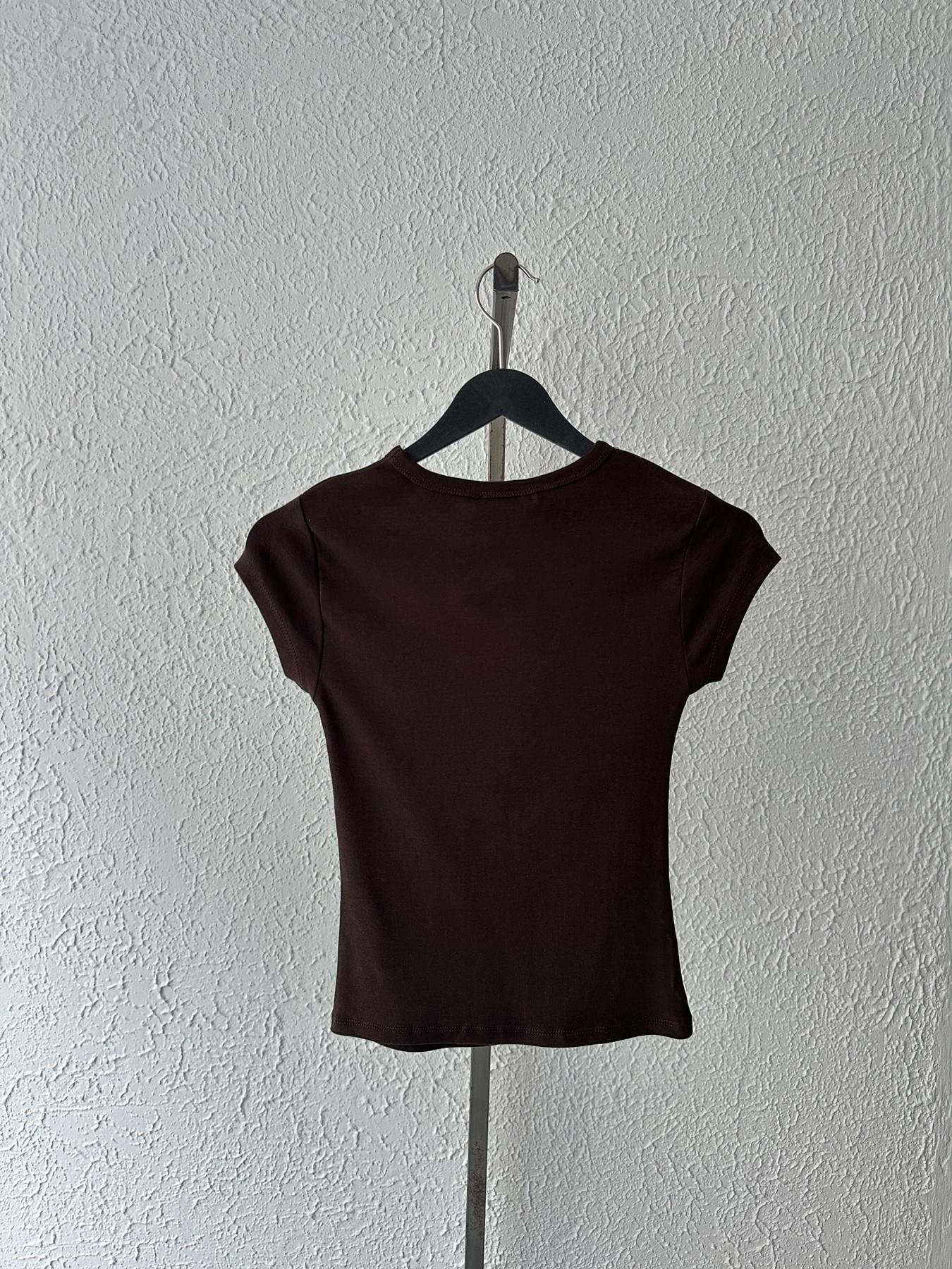 Kolsuz Tişört Kahve