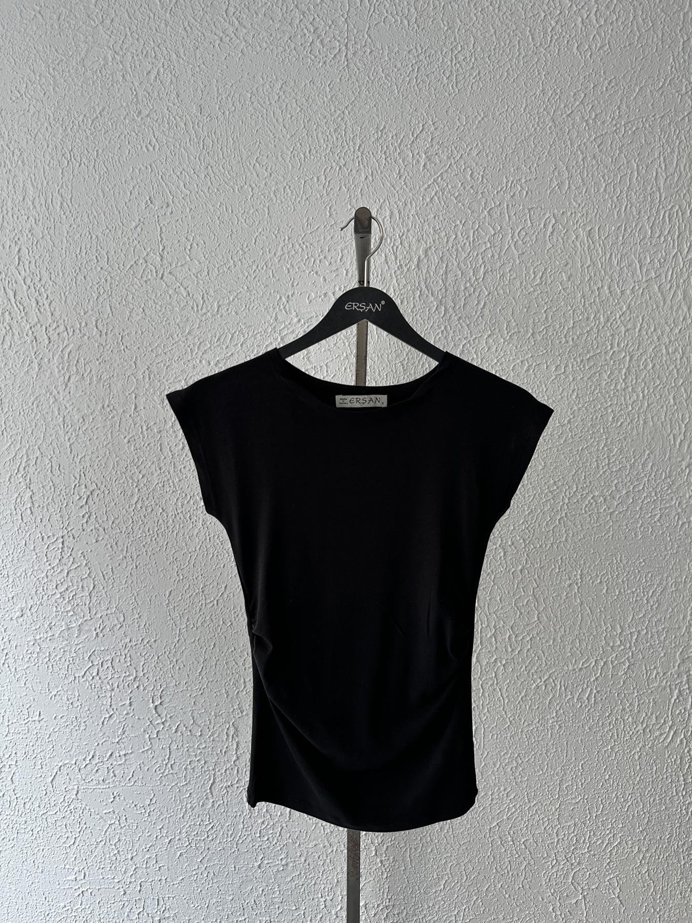 Kolsuz Yanı Büzgülü Tişört Siyah