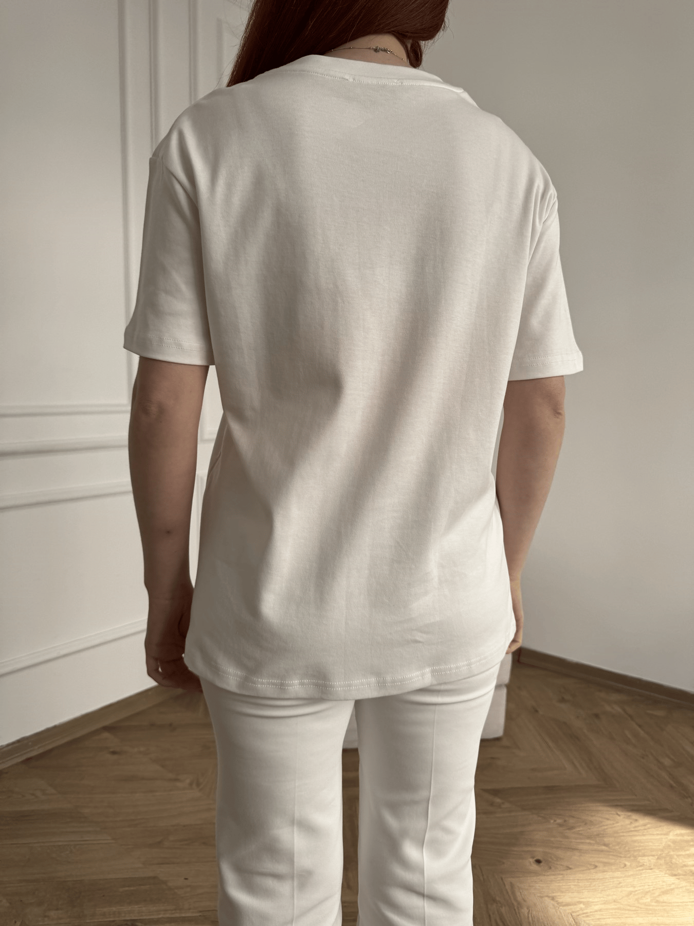 Kolyeli Köpek Baskılı Tshirt Ekru