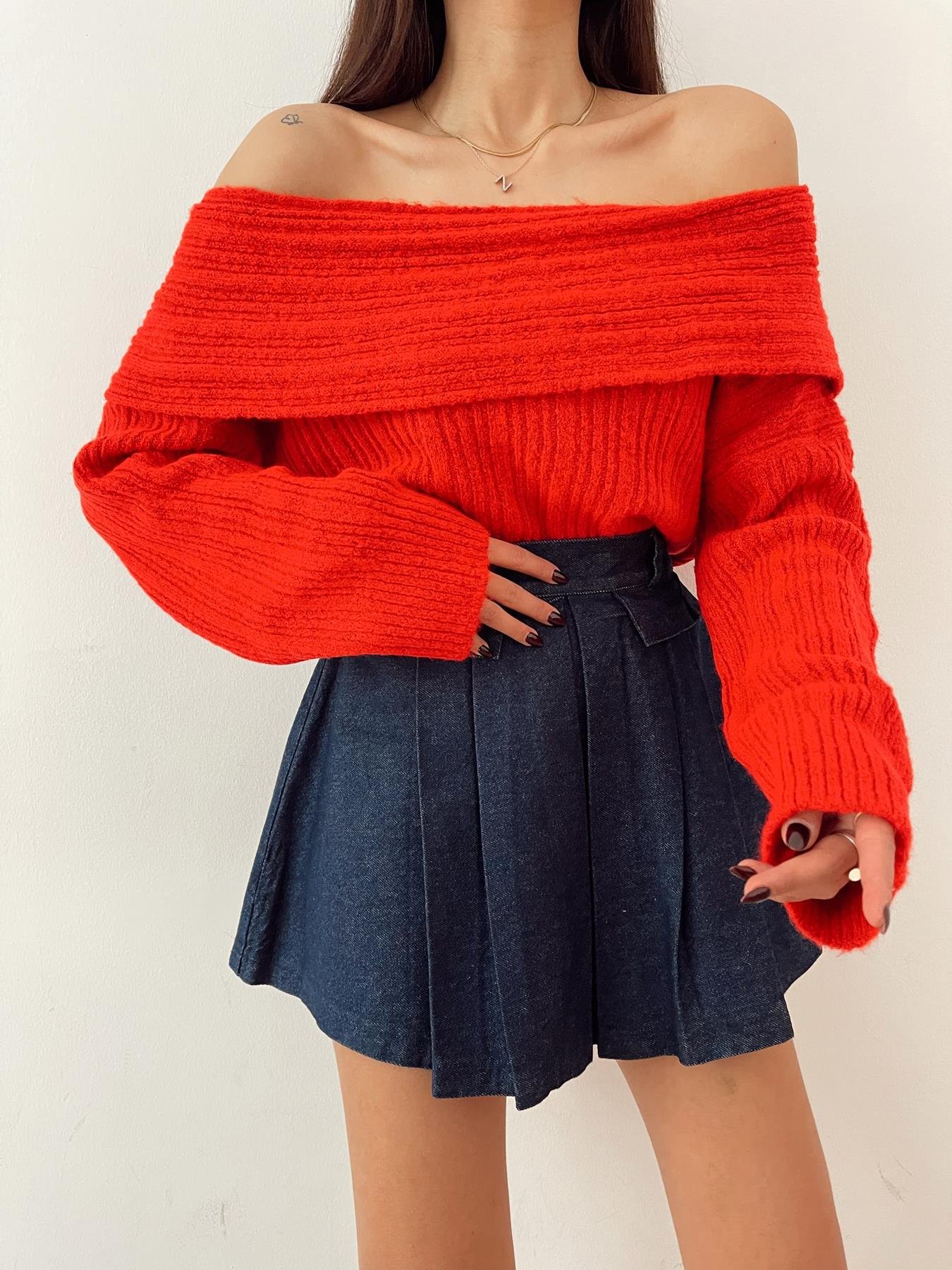 Madonna Yaka Triko KIRMIZI