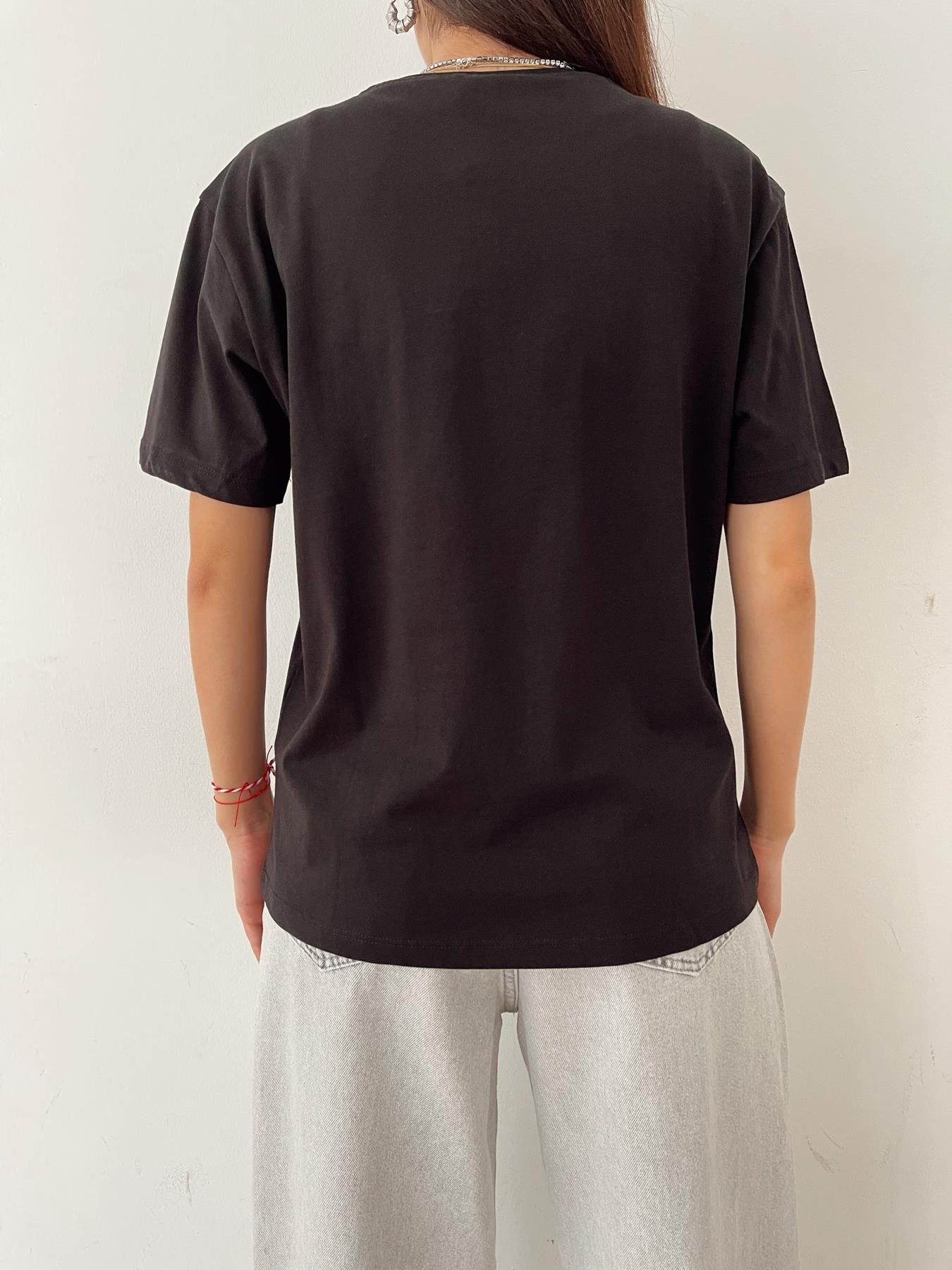 Nakış Detay Tişört SİYAH