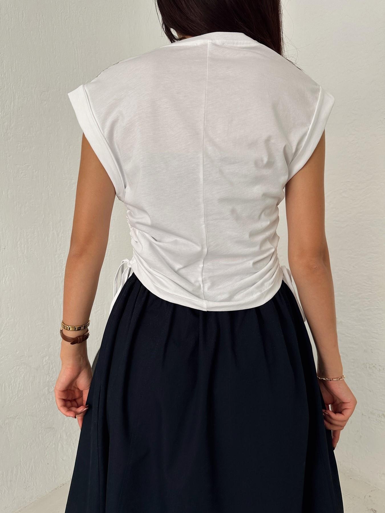 Omuzları Taşlı Yanları Büzgülü Tişört BEYAZ