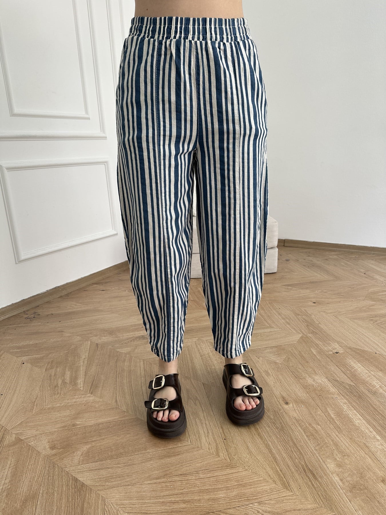 Önü Dikişli Çizgili Relax Pantolon Laci-ekru