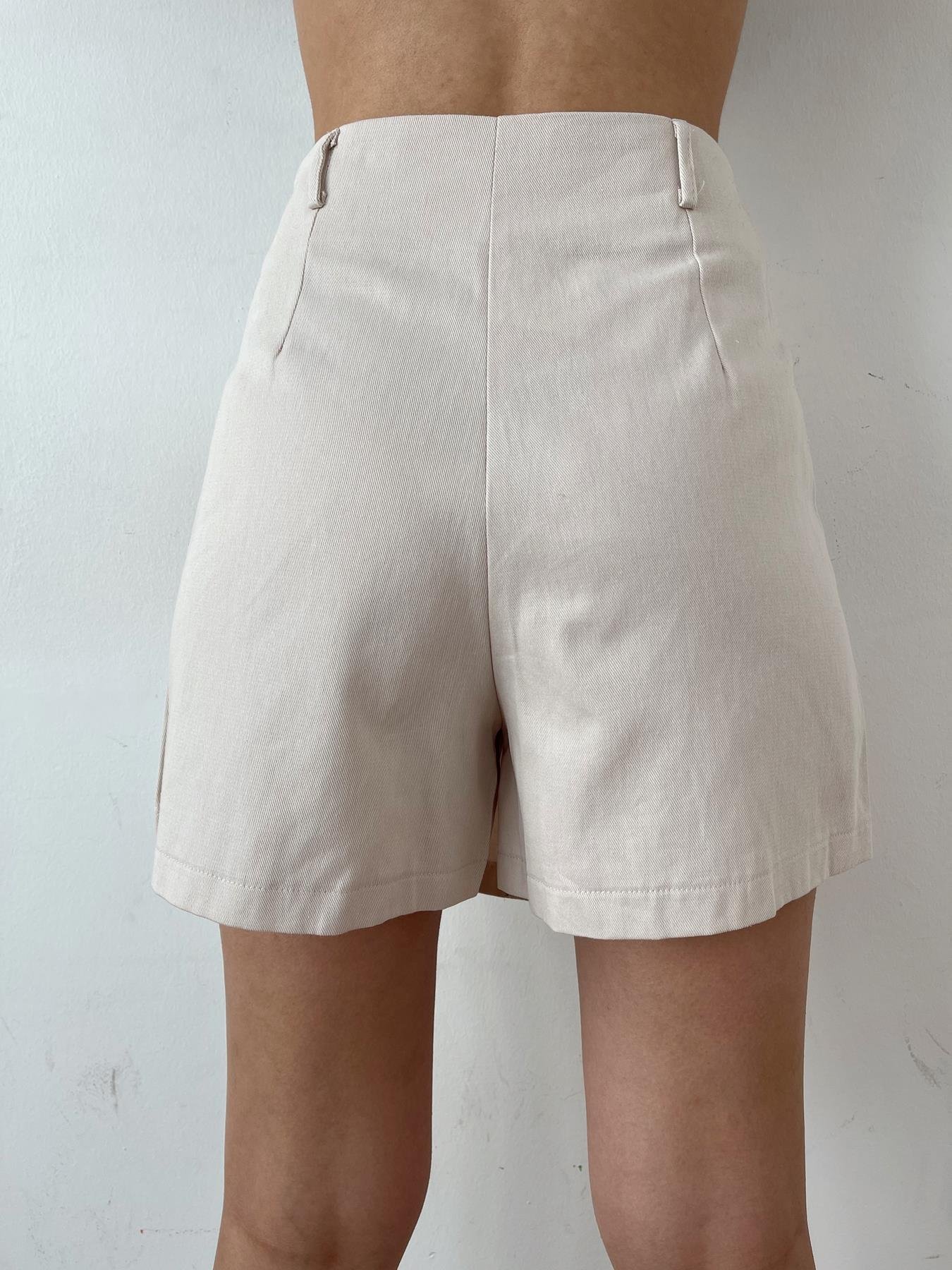 Önü Kapaklı Kanvas Şort Etek TAŞ