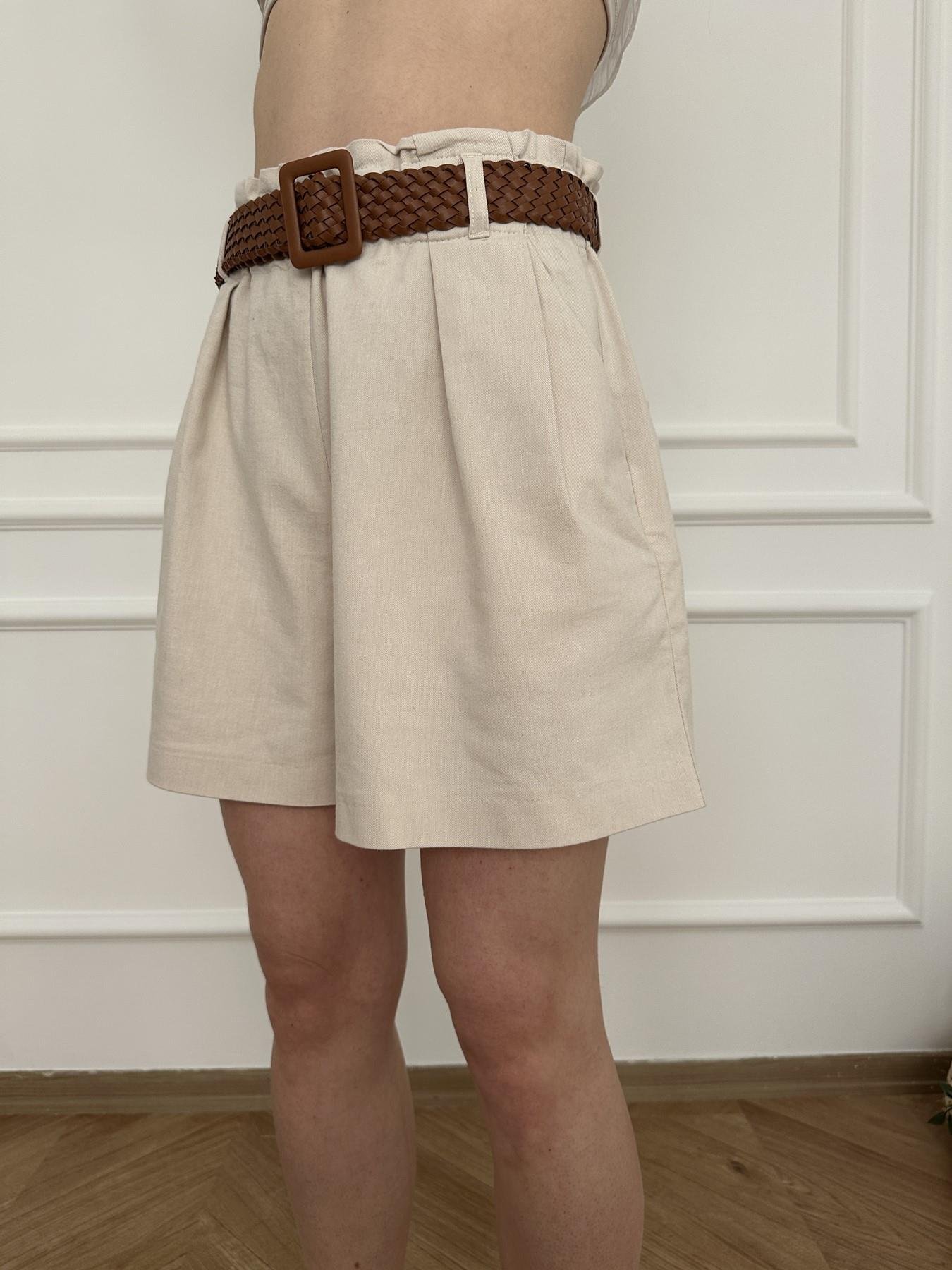 Örgü Kemerli Mini Şort Taş