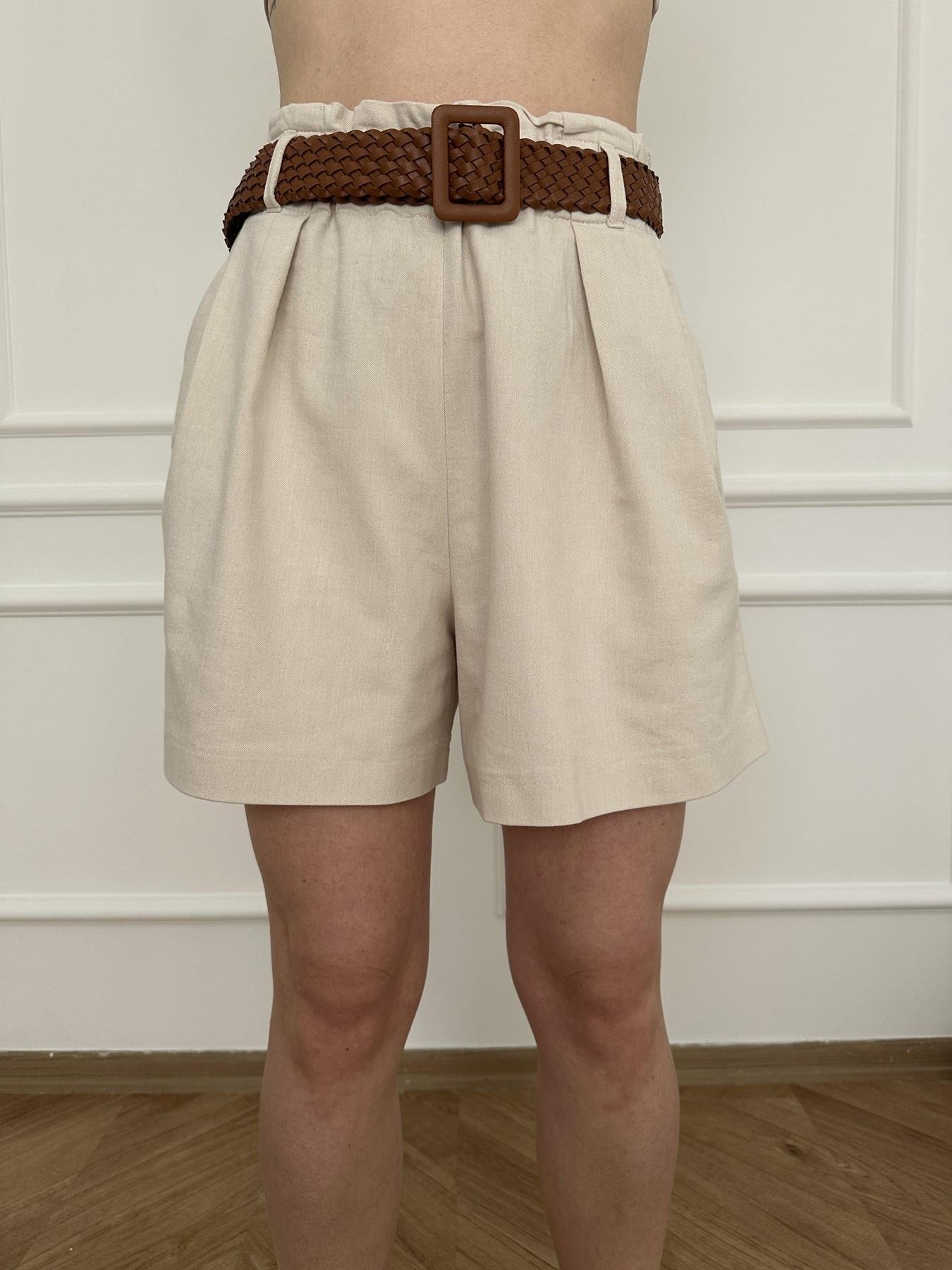 Örgü Kemerli Mini Şort Taş