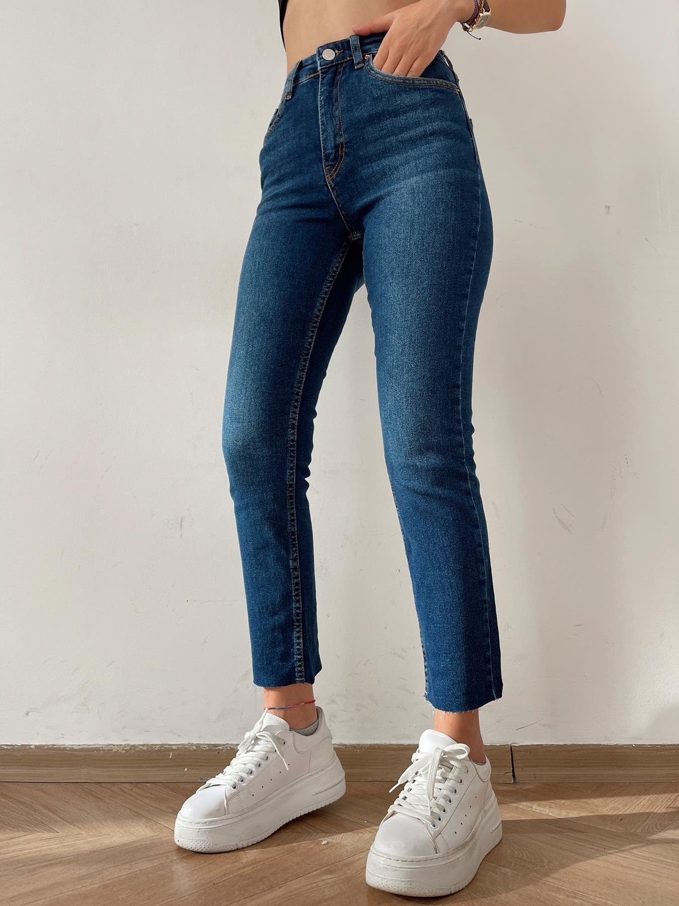 Paçası Kesik Mom Jean KOYU MAVİ