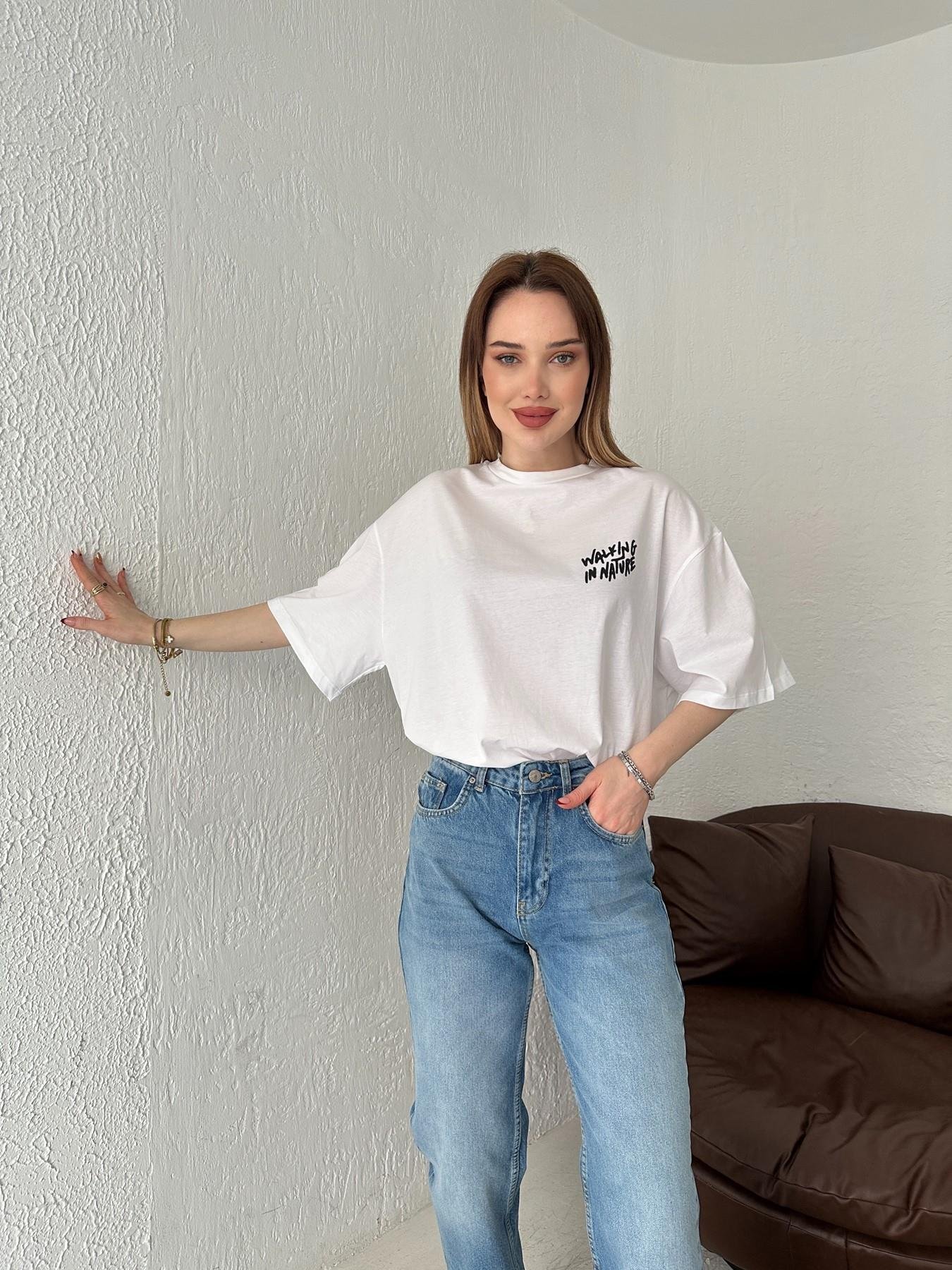 Sırtı Çiçek Nakışlı Tişört Beyaz