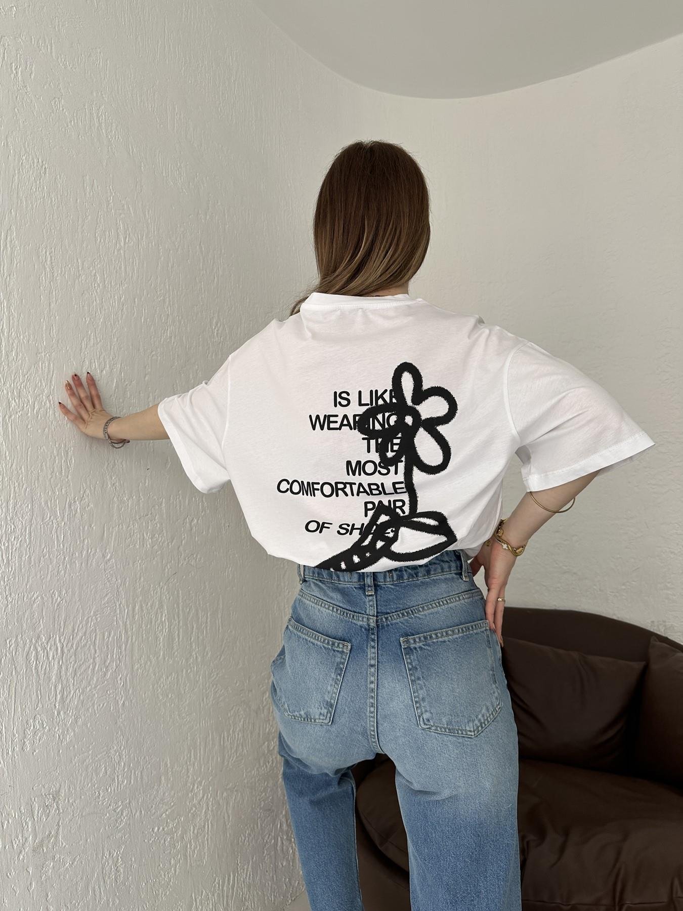 Sırtı Çiçek Nakışlı Tişört Beyaz