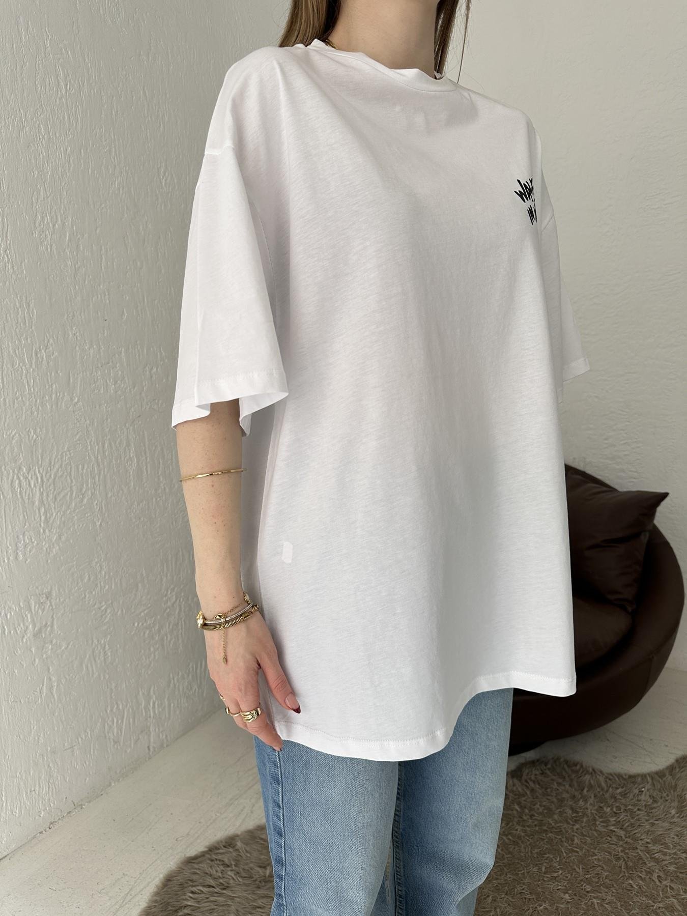 Sırtı Çiçek Nakışlı Tişört Beyaz