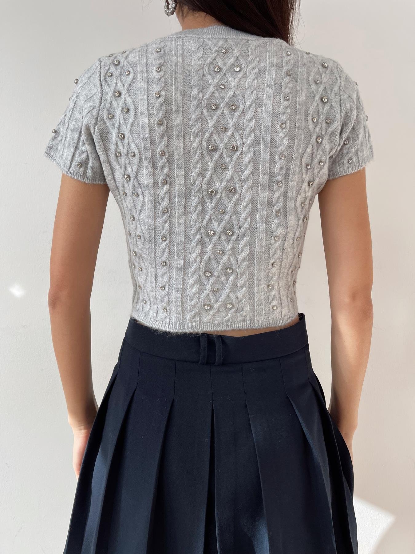 Taş Detay Saç Örgülü Crop Kazak GRİ