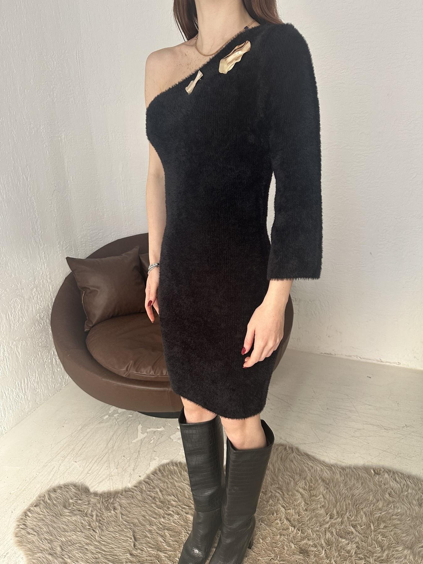 Tek Omuz Broşlu Elbise SİYAH