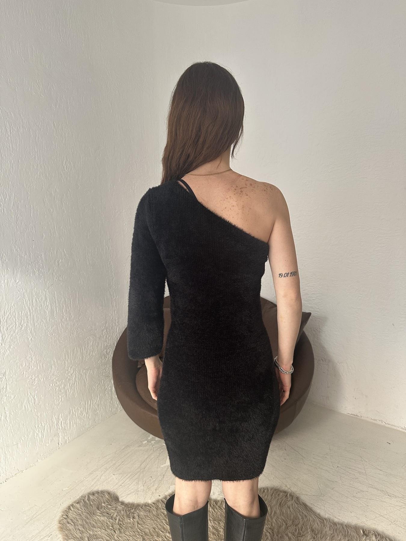 Tek Omuz Broşlu Elbise SİYAH