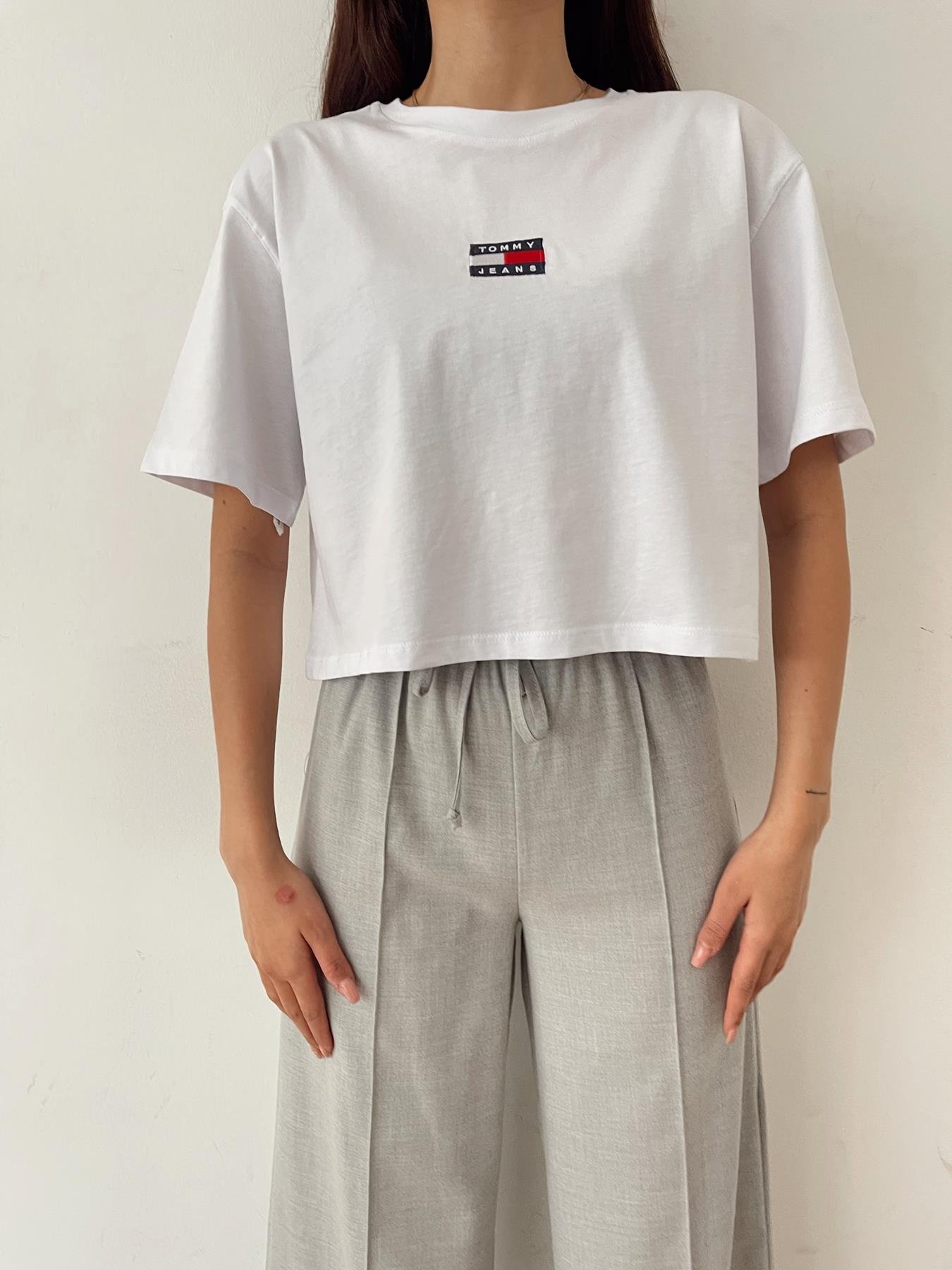 TH Logo Nakışlı Crop Tişört BEYAZ