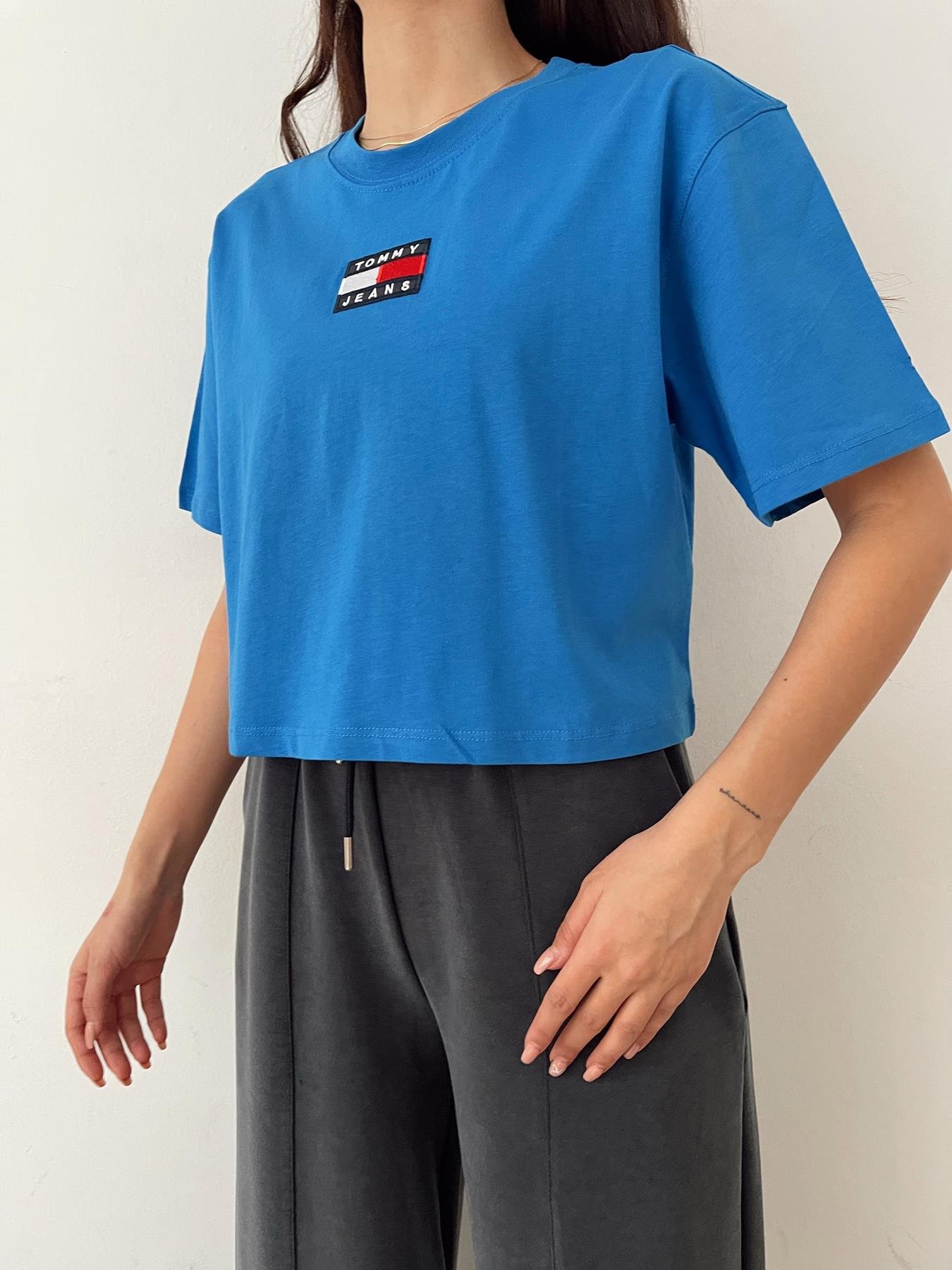 TH Logo Nakışlı Crop Tişört SAKS