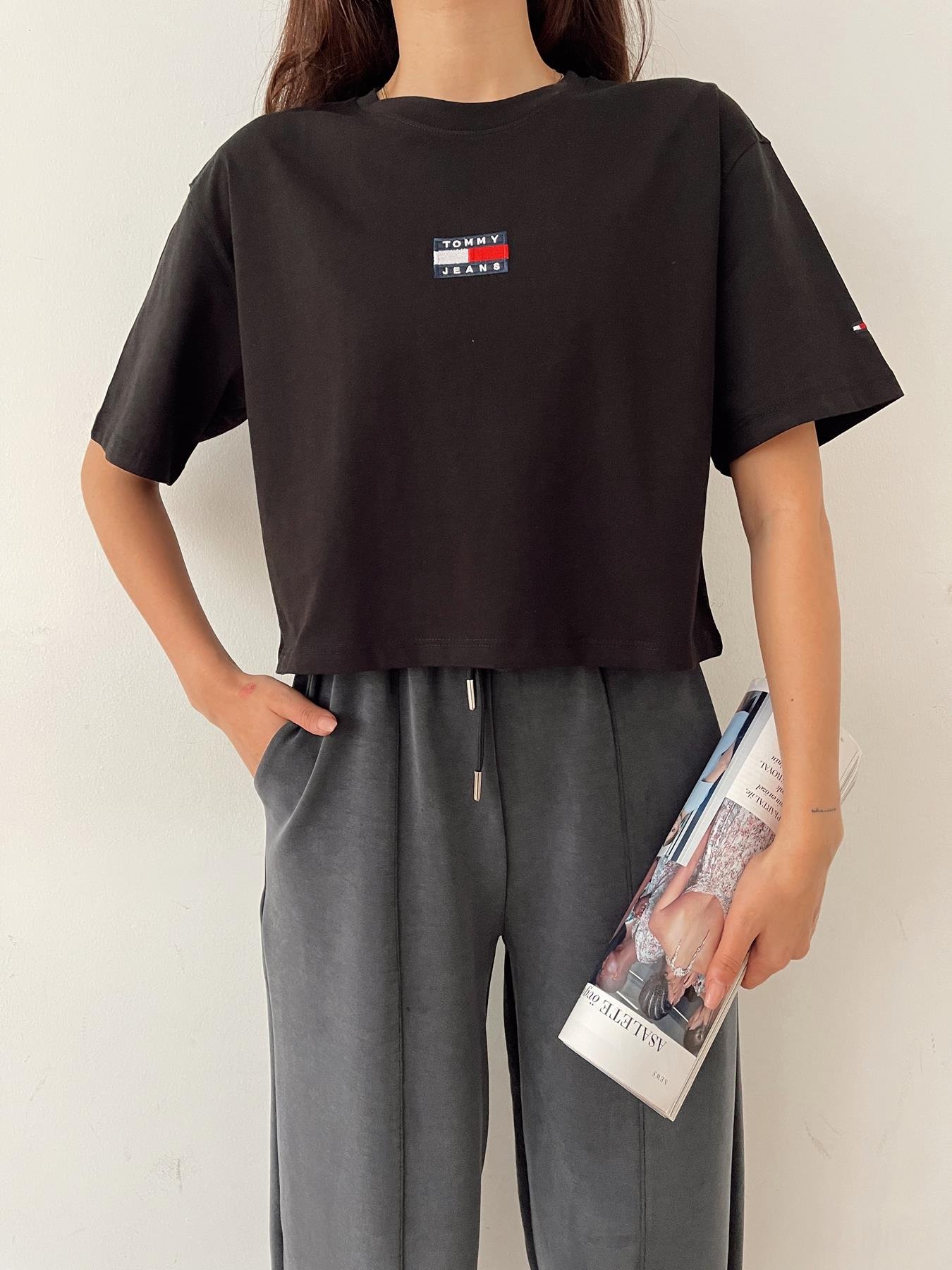 TH Logo Nakışlı Crop Tişört SİYAH
