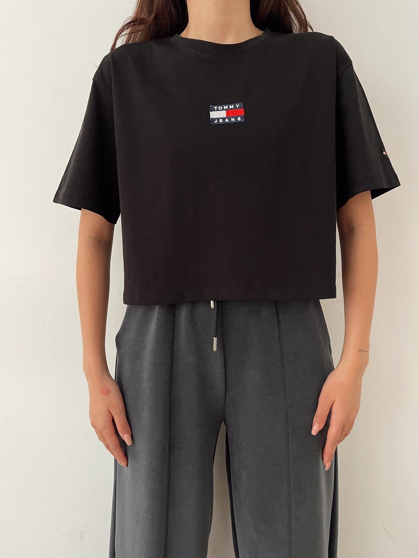 TH Logo Nakışlı Crop Tişört SİYAH