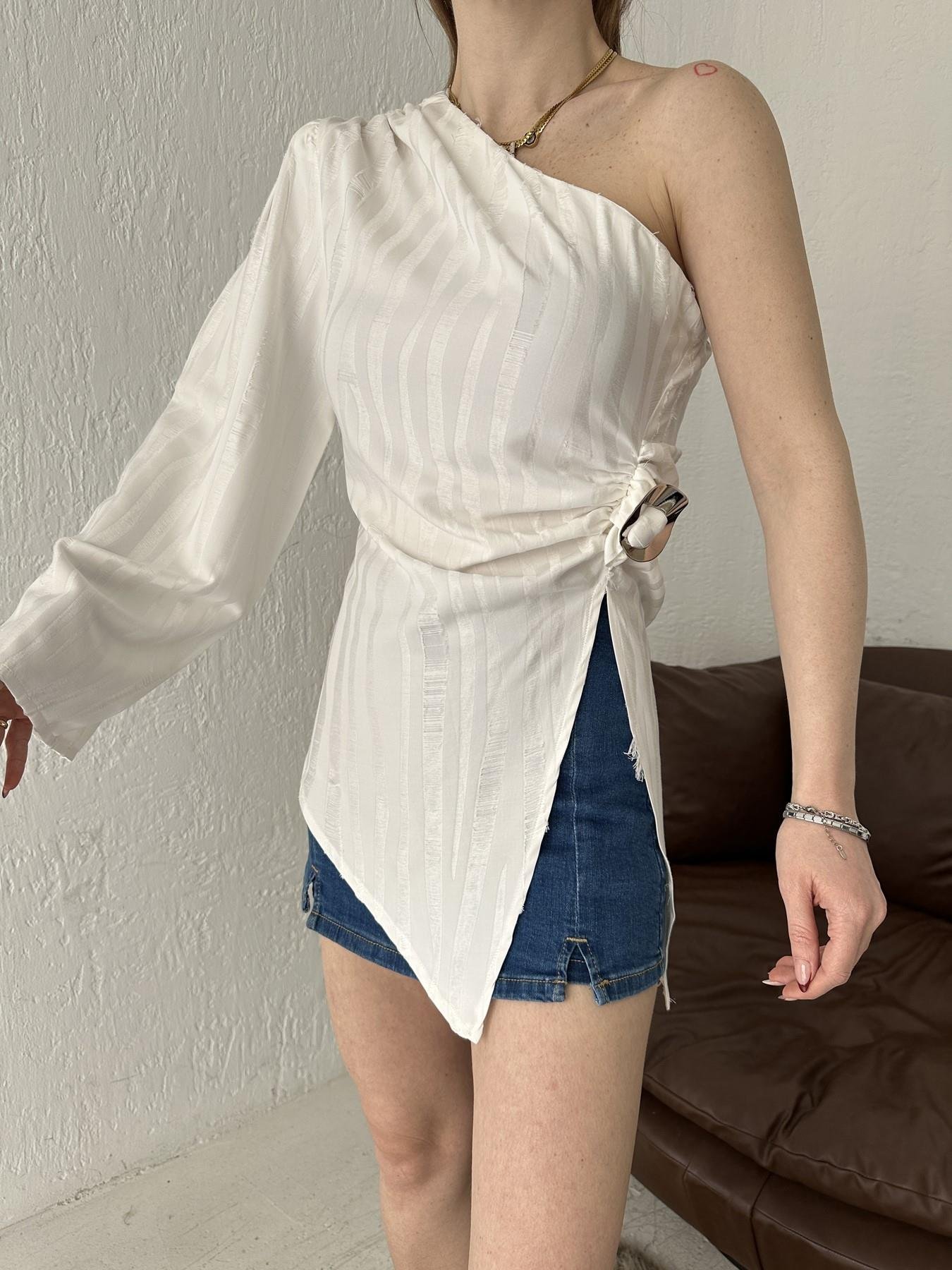 Toka Detay Asimetrik Bluz Ekru