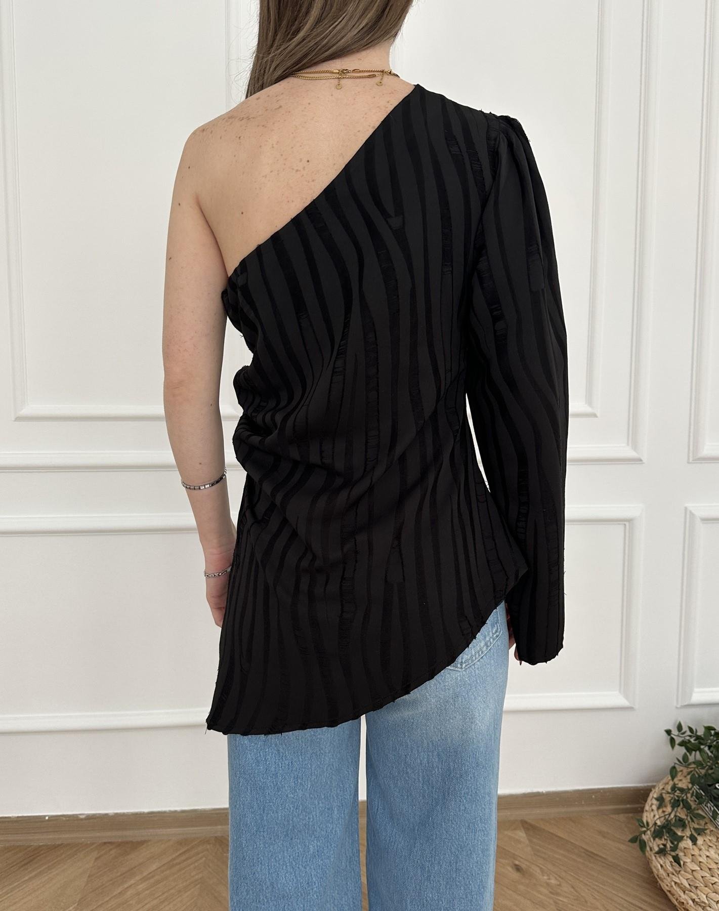 Toka Detay Asimetrik Bluz Siyah