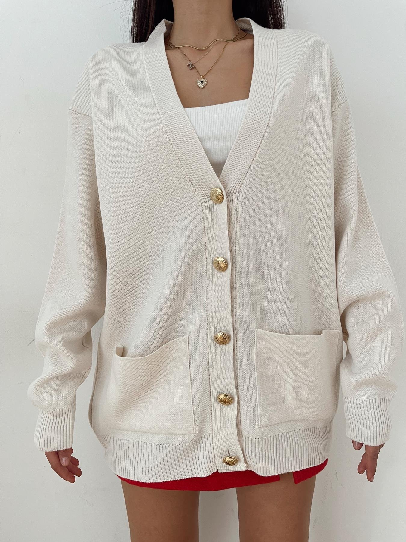 V Yaka Gold Düğmeli Oversize Hırka KREM