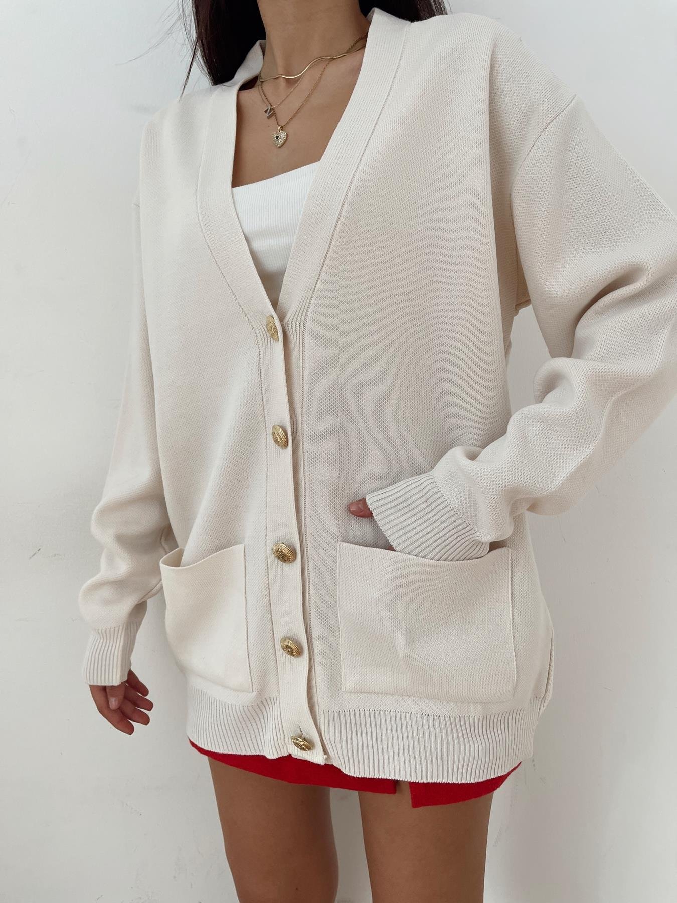 V Yaka Gold Düğmeli Oversize Hırka KREM