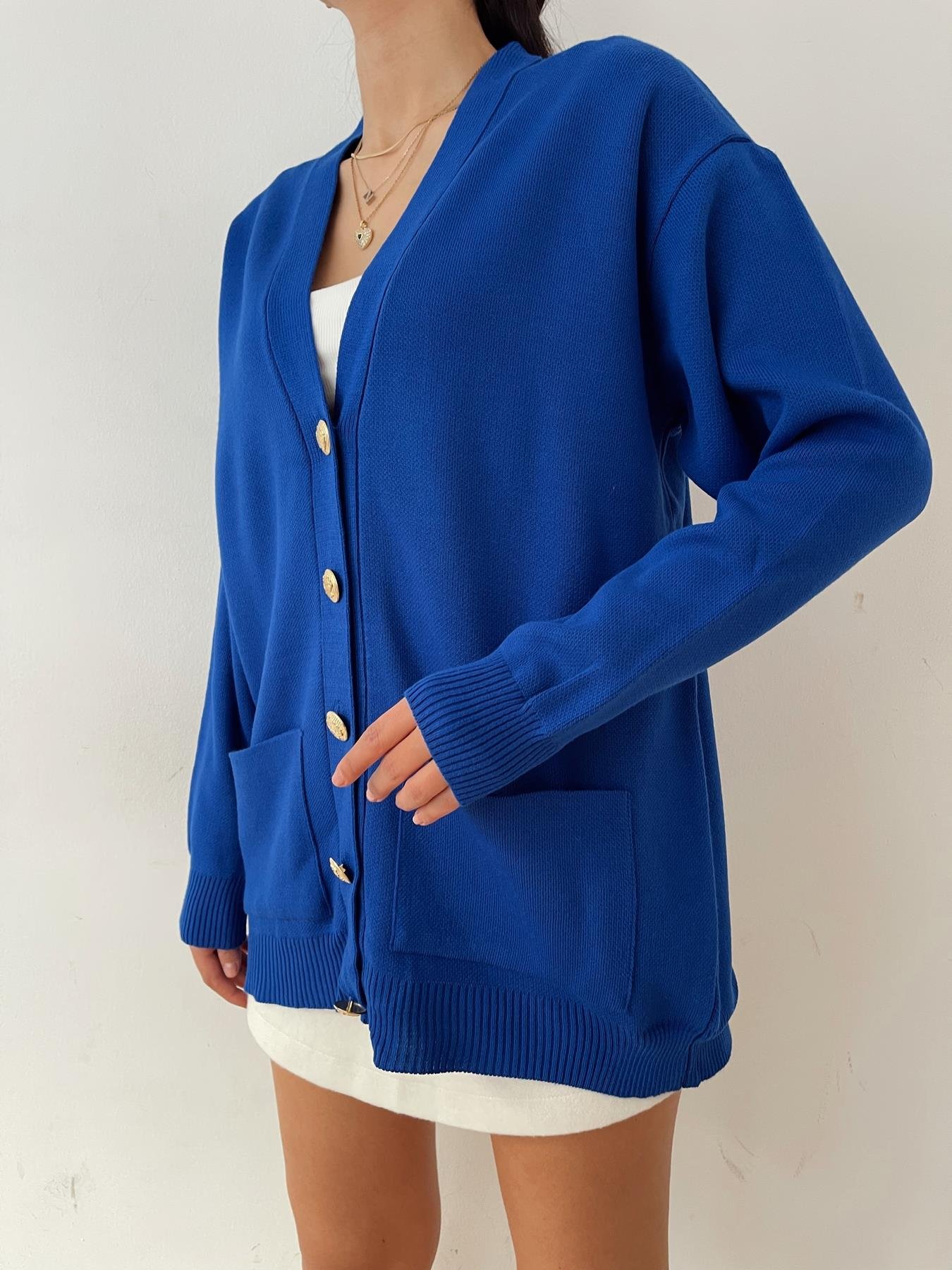 V Yaka Gold Düğmeli Oversize Hırka SAKS