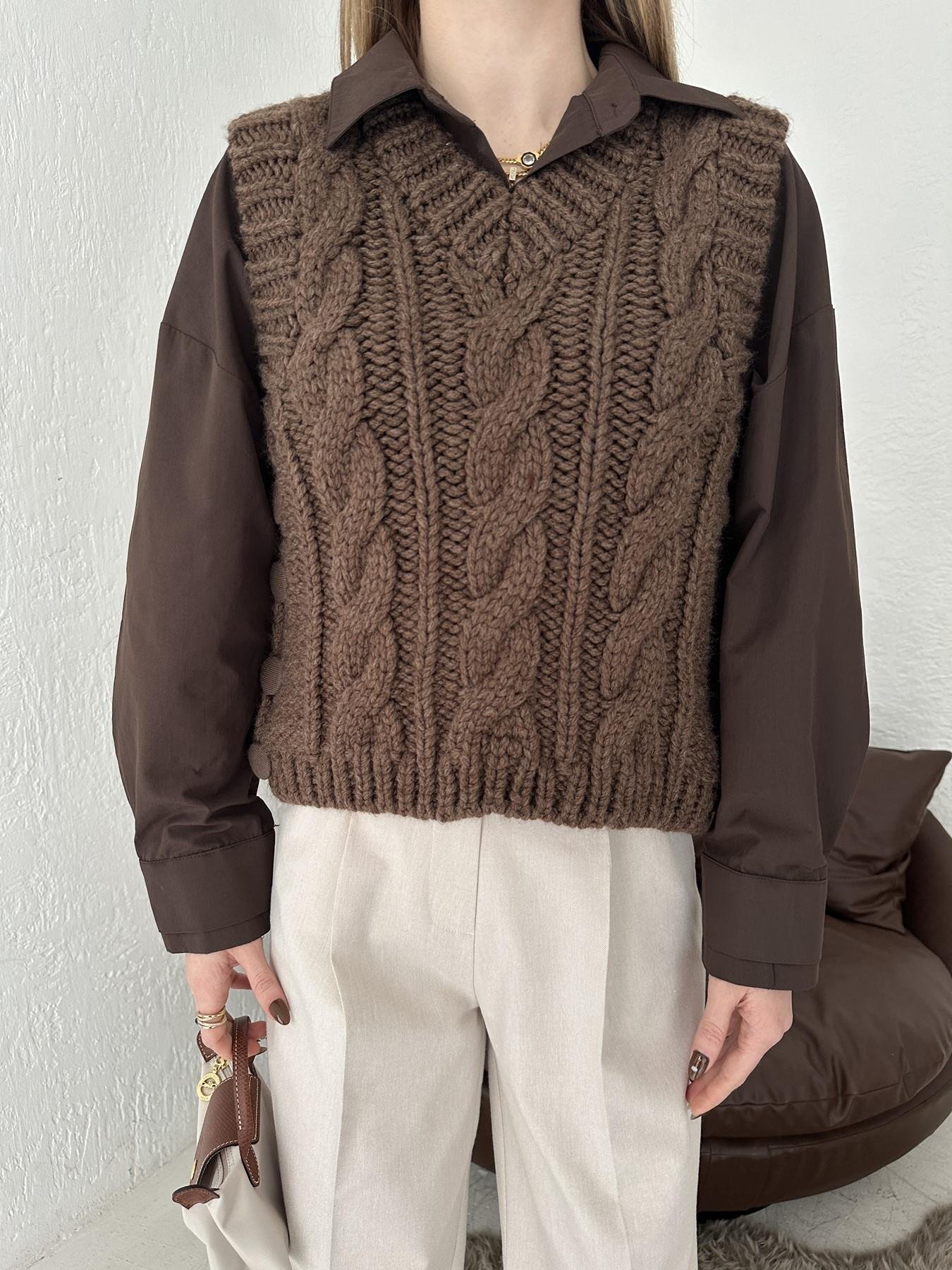 V Yaka Saç Örgü Süveter Kahve