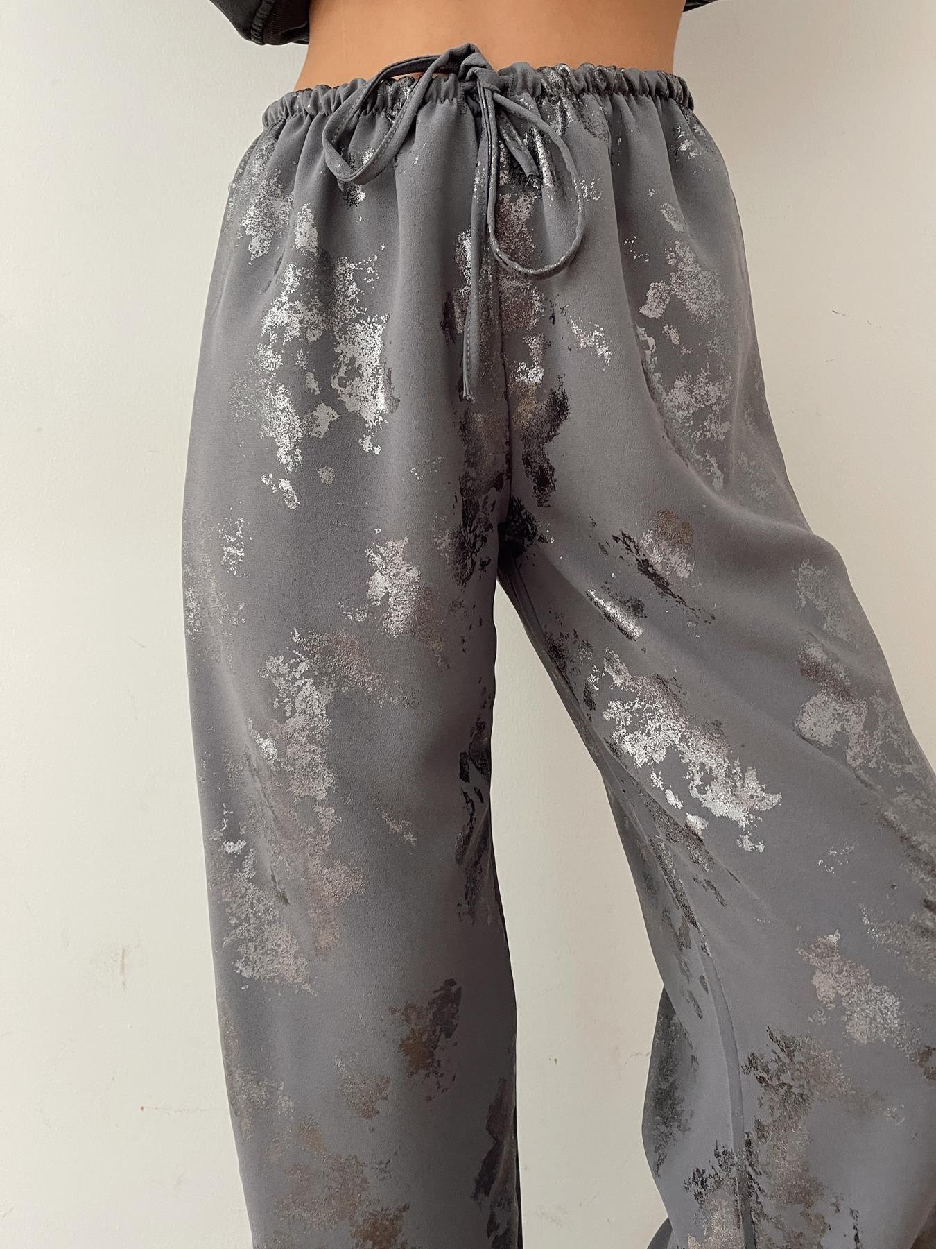 Varak Baskı Lastikli Pantolon GRİ