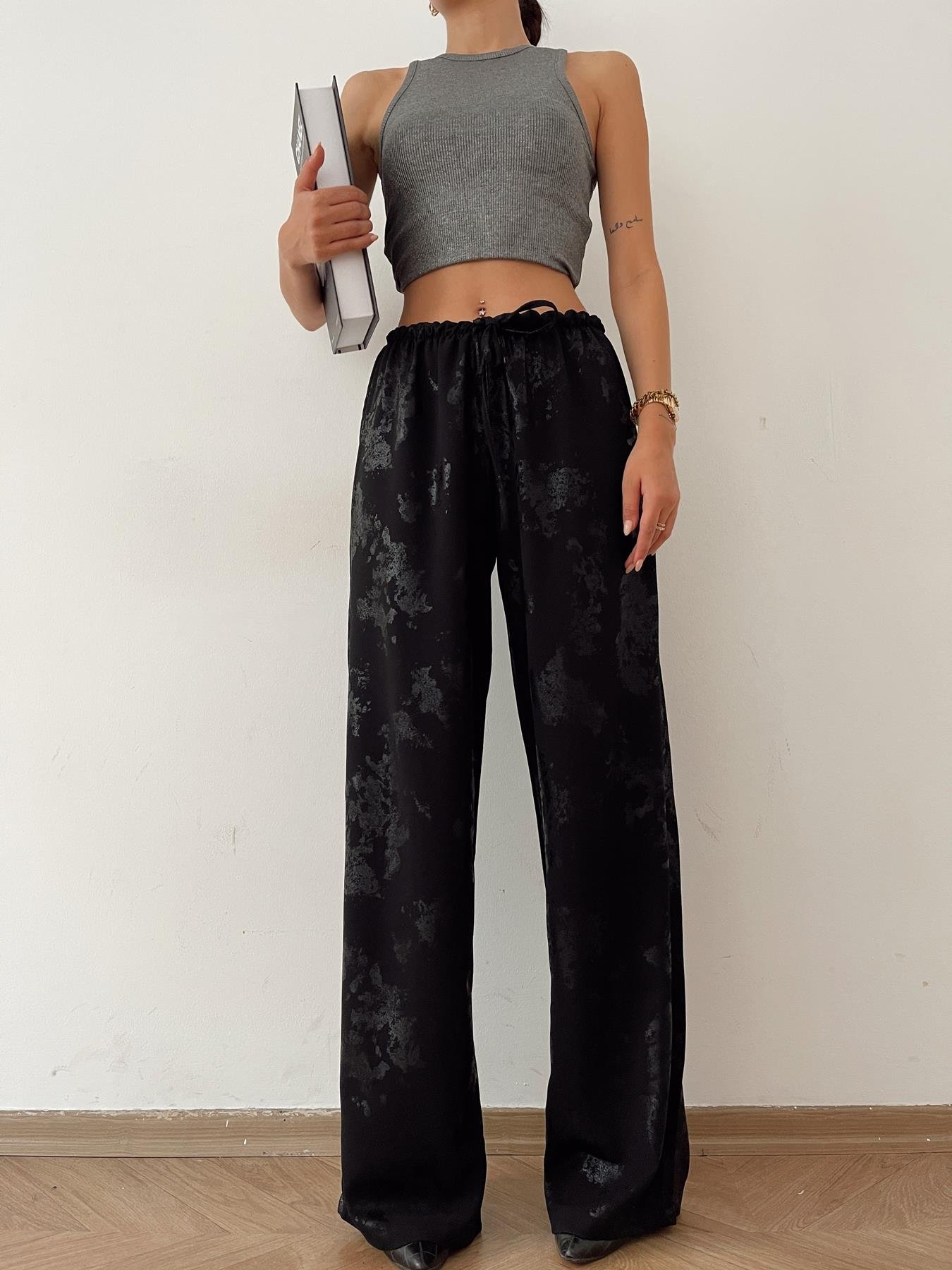 Varak Baskı Lastikli Pantolon SİYAH