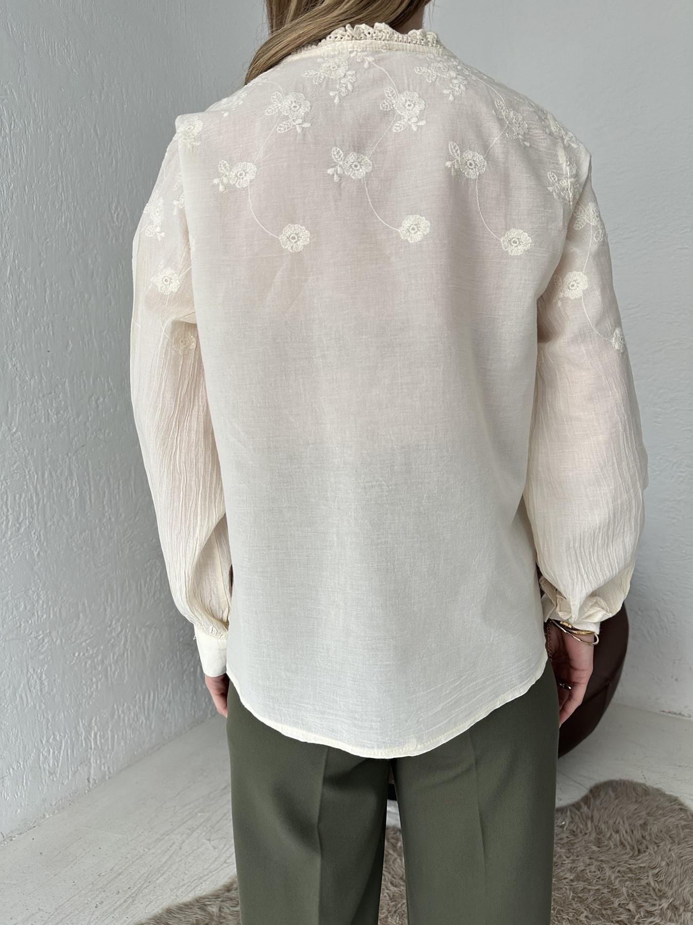 Yakası Danteli Gömlek Bej