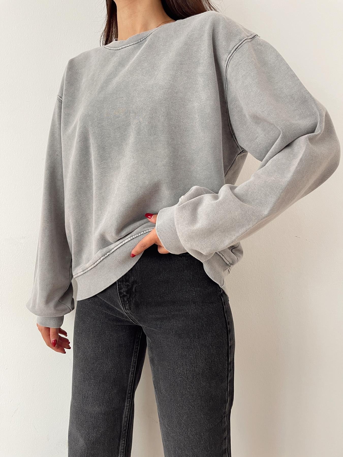 Yıkamalı Bisiklet Yaka Sweatshırt GRİ