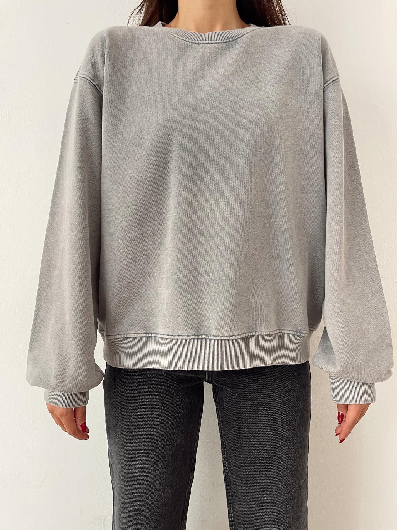 Yıkamalı Bisiklet Yaka Sweatshırt GRİ