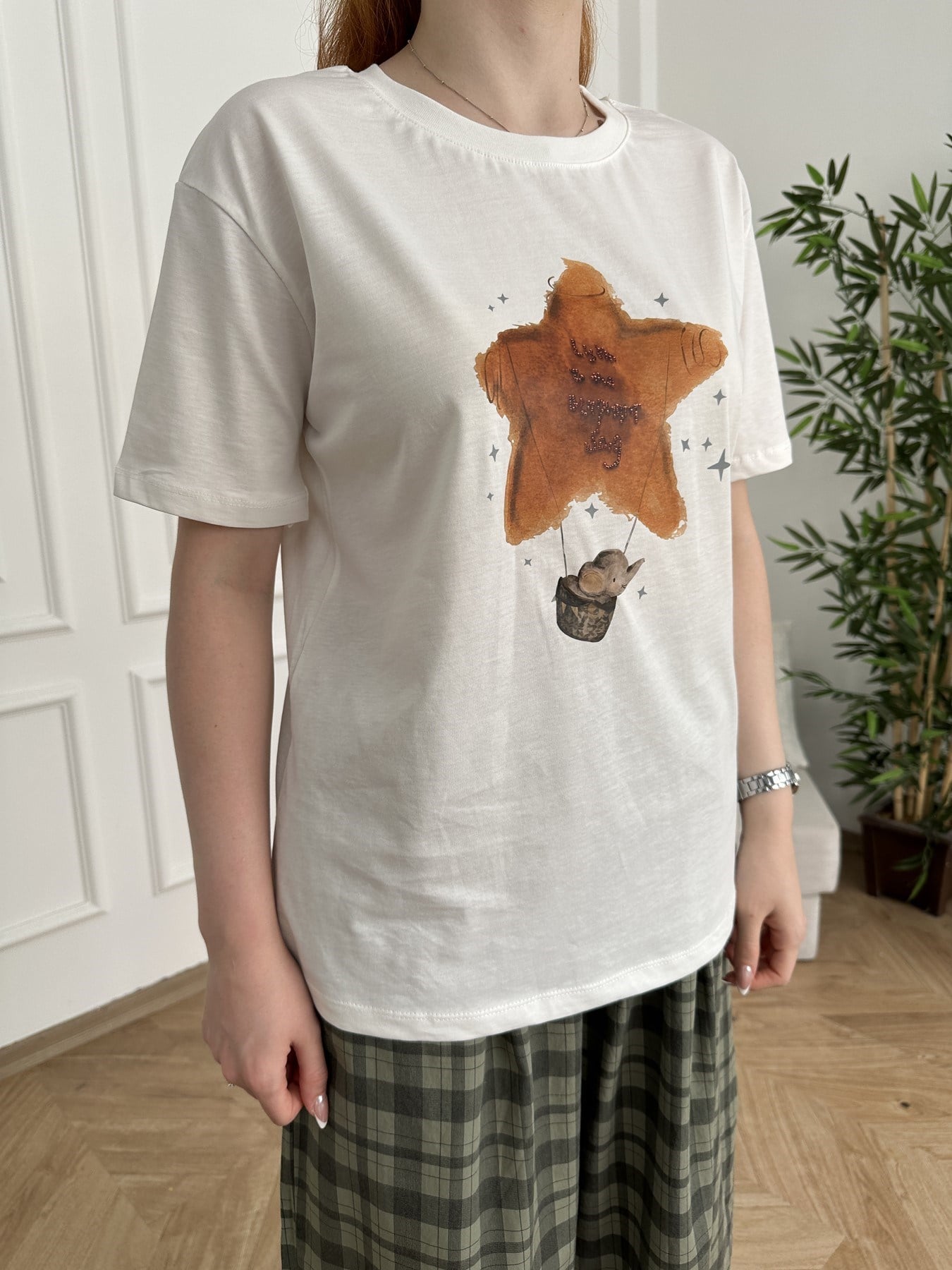 Yıldızlı Fil Baskılı T-shirt Ekru