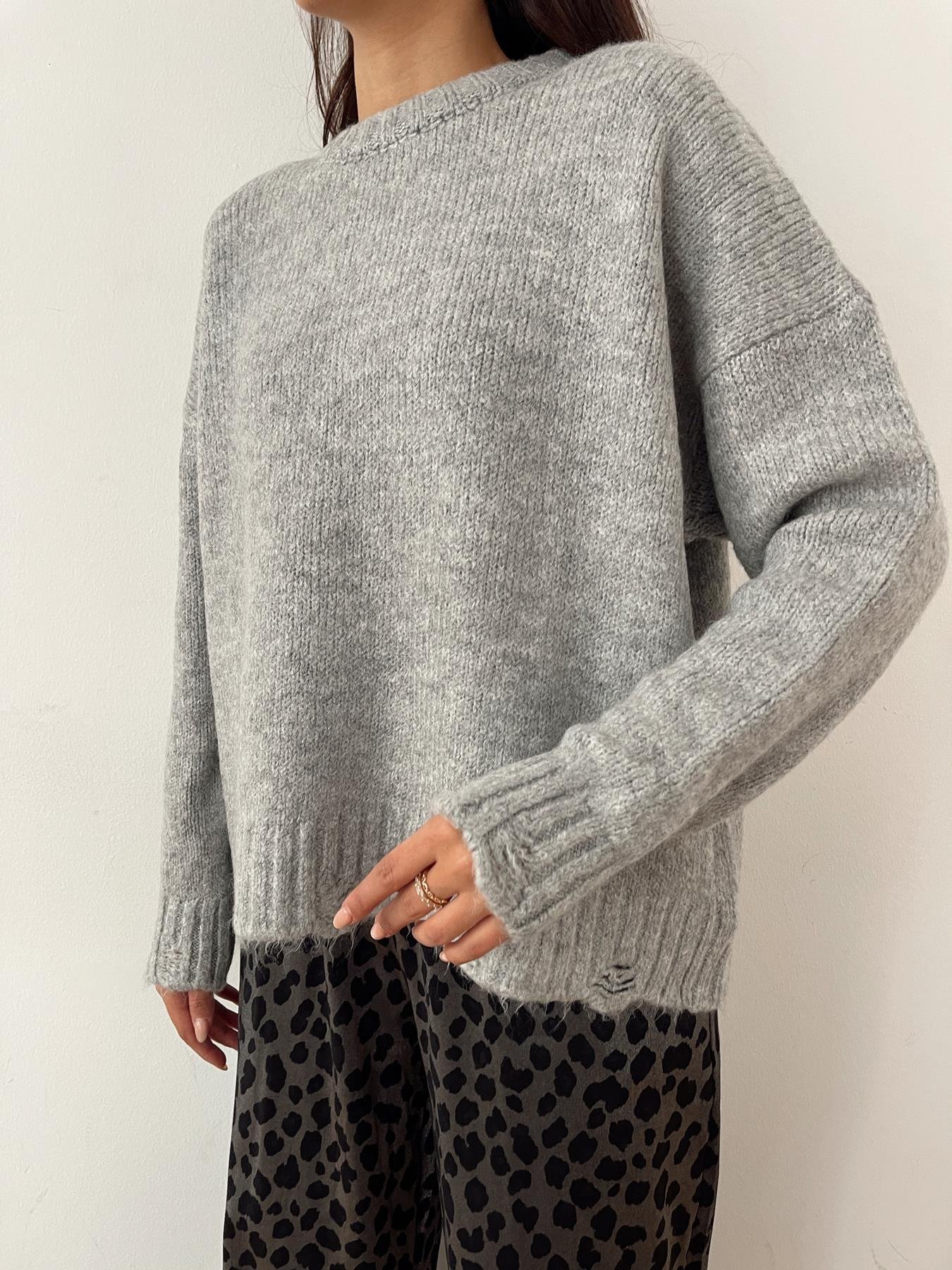 Yırtık Detaylı Triko Kazak GRİ