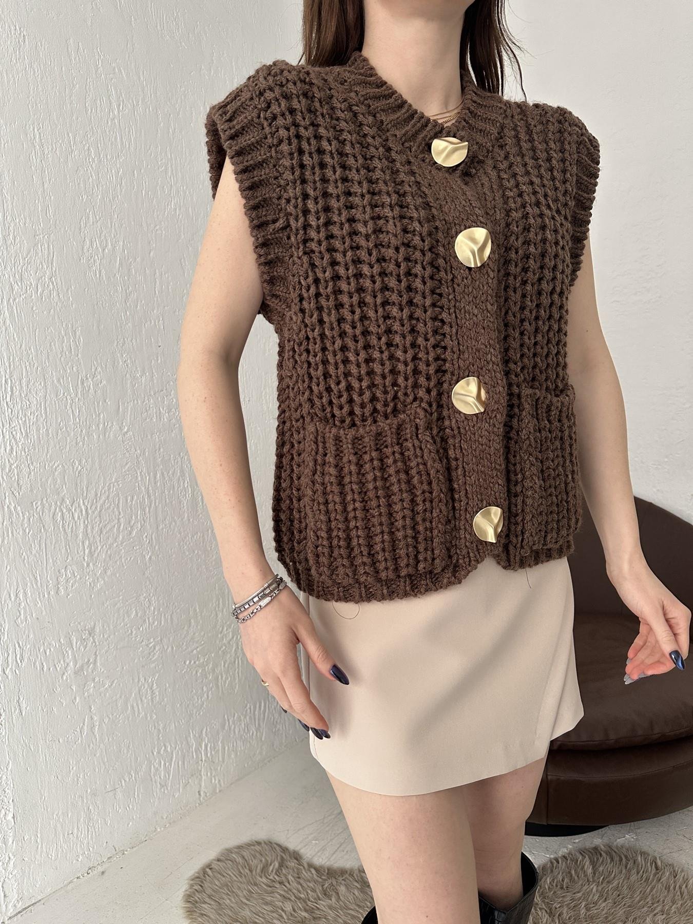 Yumuşak Dokulu Düğme Detay Süveter KAHVE