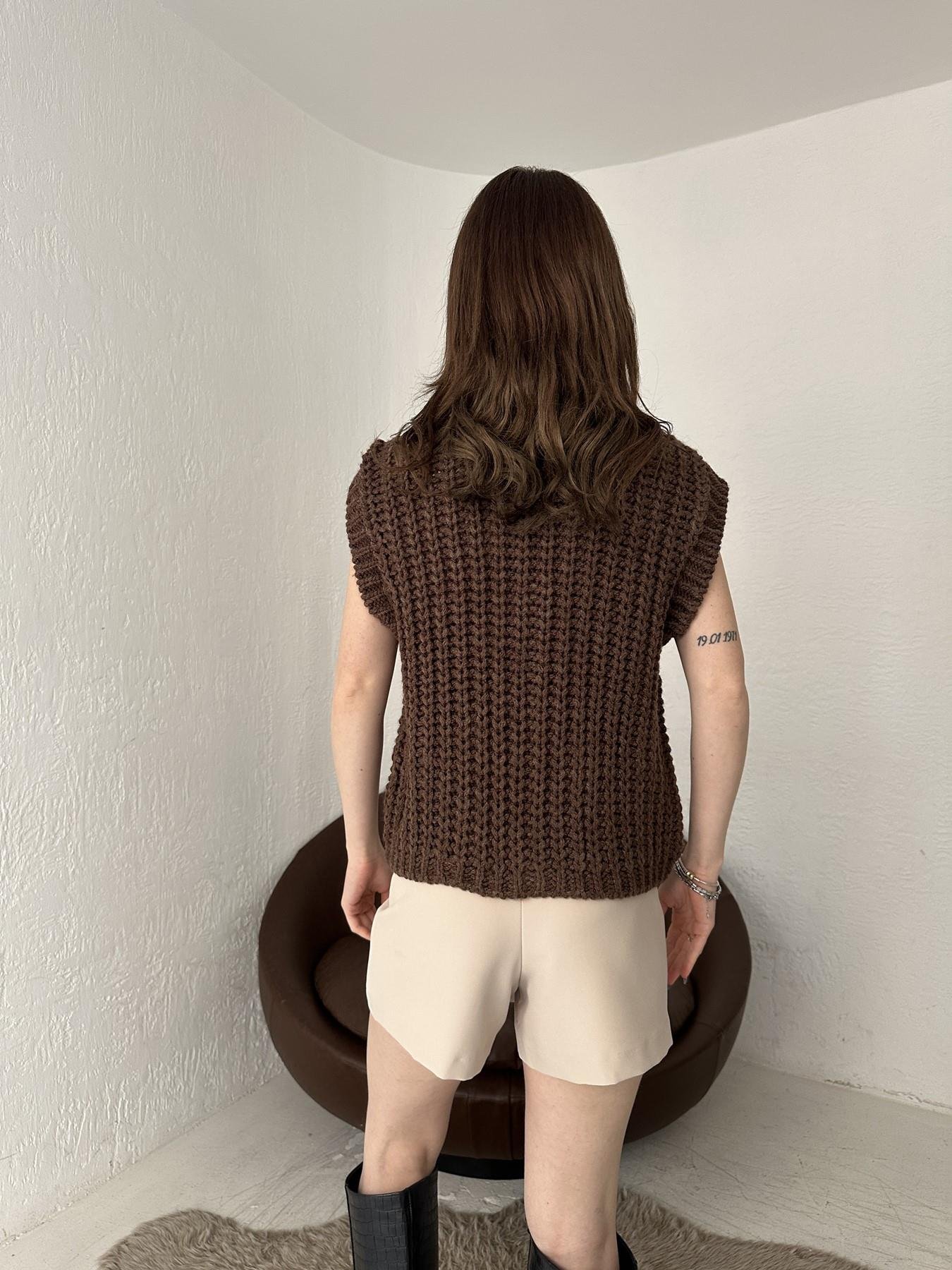 Yumuşak Dokulu Düğme Detay Süveter KAHVE