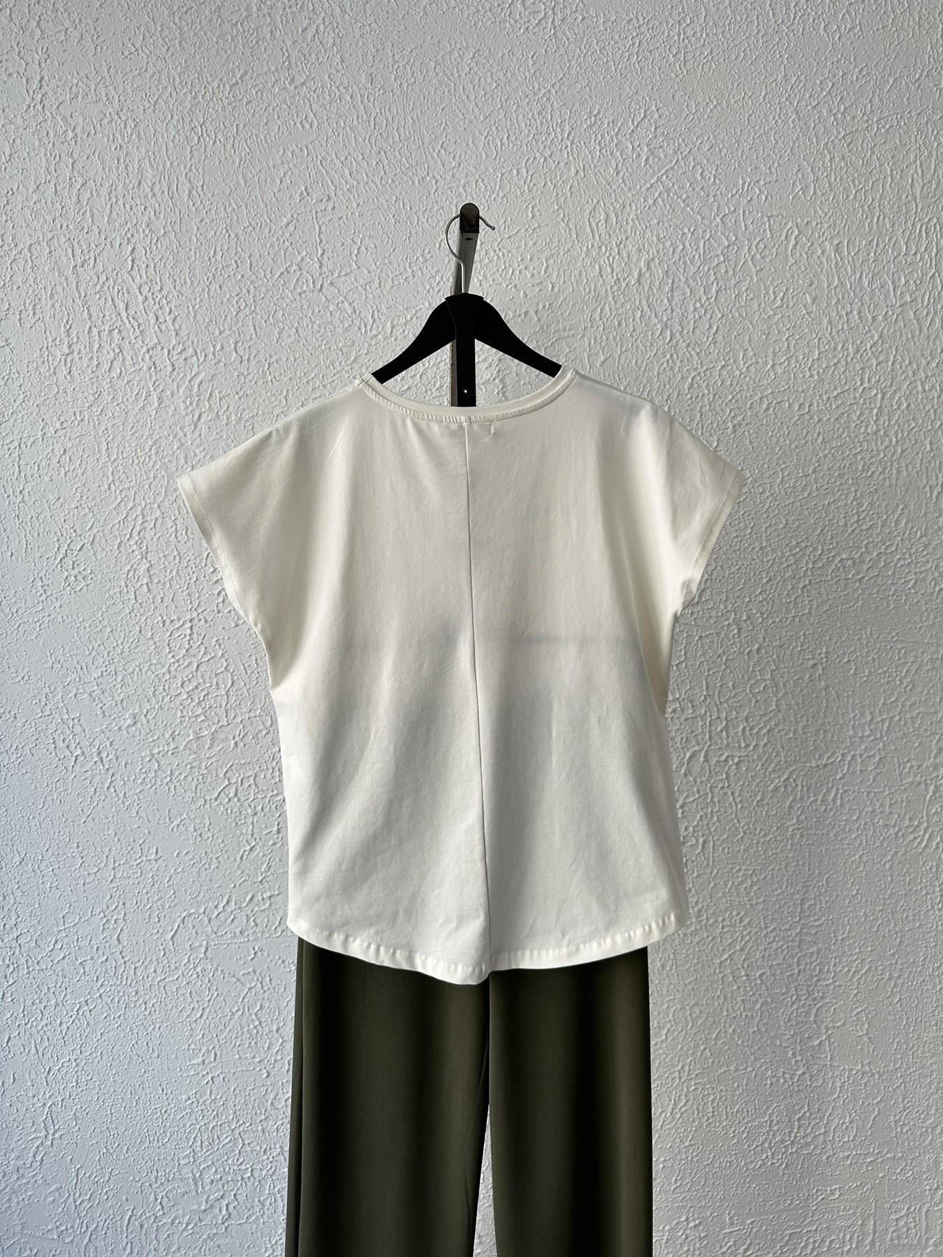 Yusufcuk Detay Tişört Ekru