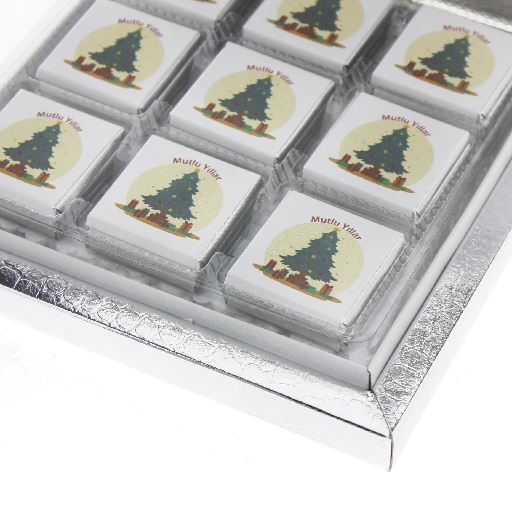 27 Adet Yılbaşı Çikolatası Madlen Yazılı Çam Ağacı