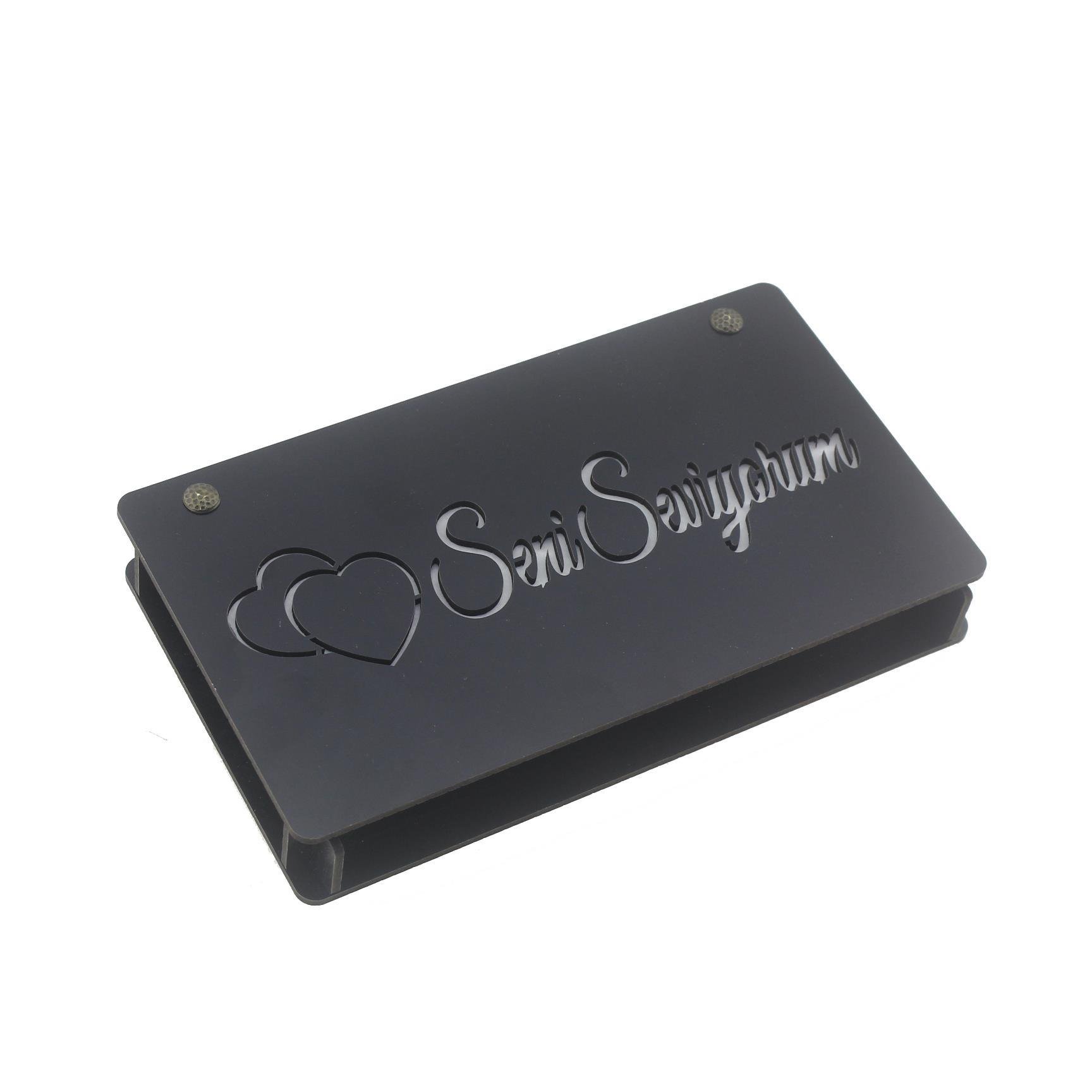 Siyah Kutuda İsme Özel 24 Adet Madlen Çikolata Sevgiliye